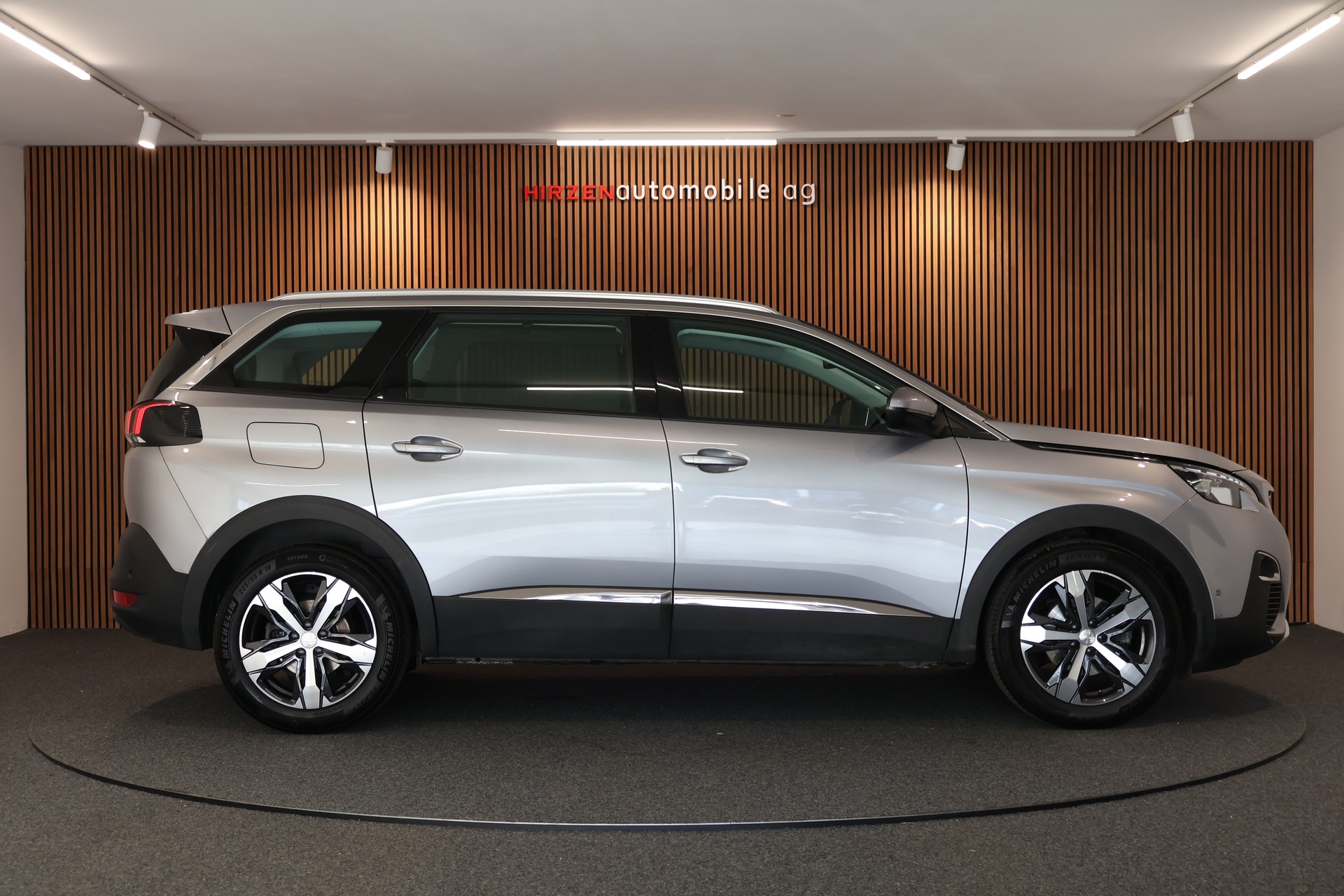 PEUGEOT 5008 1.2 Pure Tech Allure EAT8-image-5