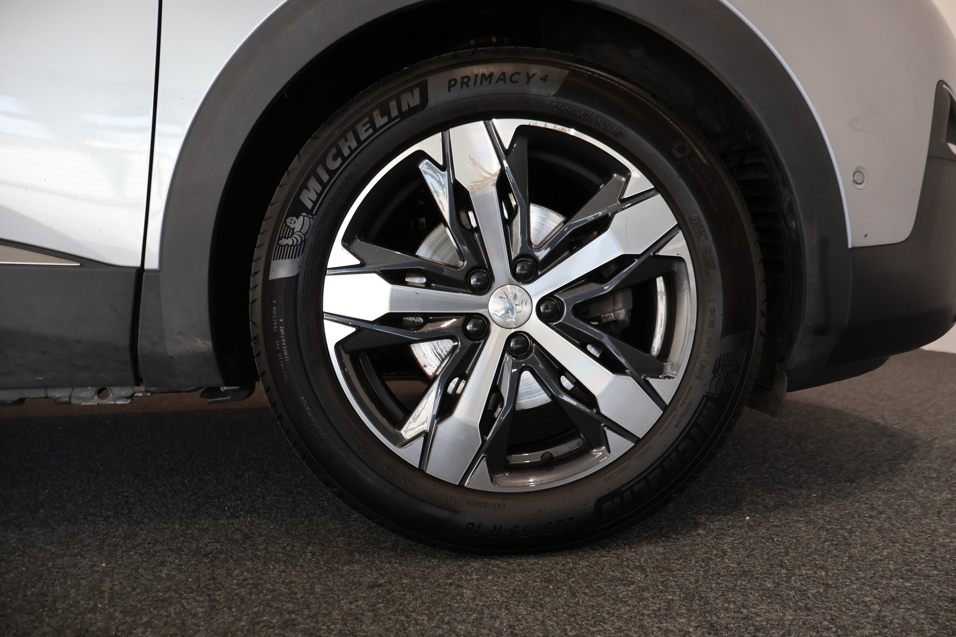 PEUGEOT 5008 1.2 Pure Tech Allure EAT8-image-29
