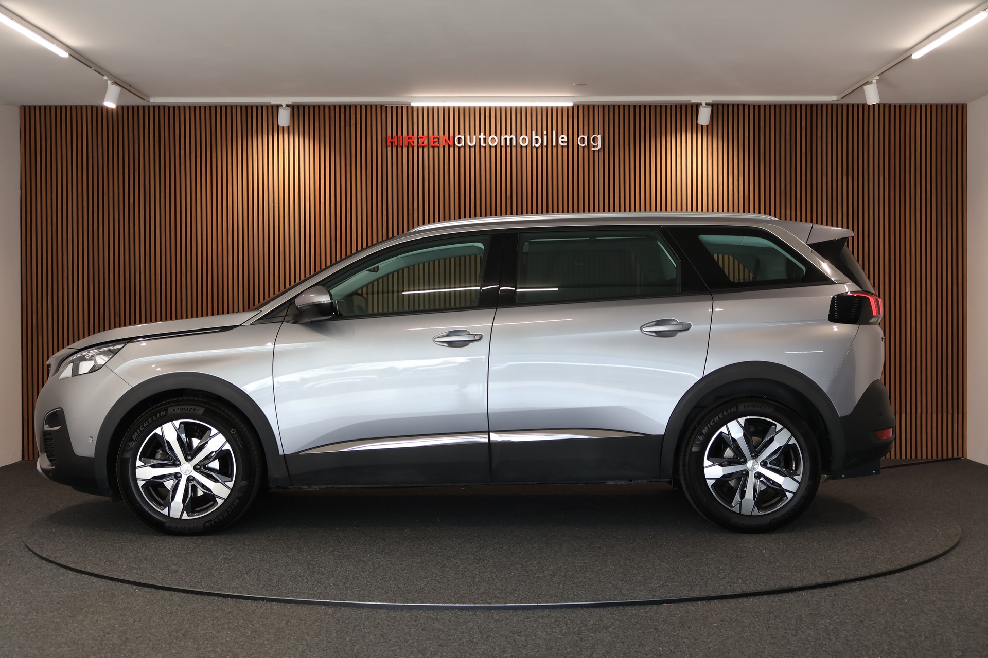 PEUGEOT 5008 1.2 Pure Tech Allure EAT8-image-1