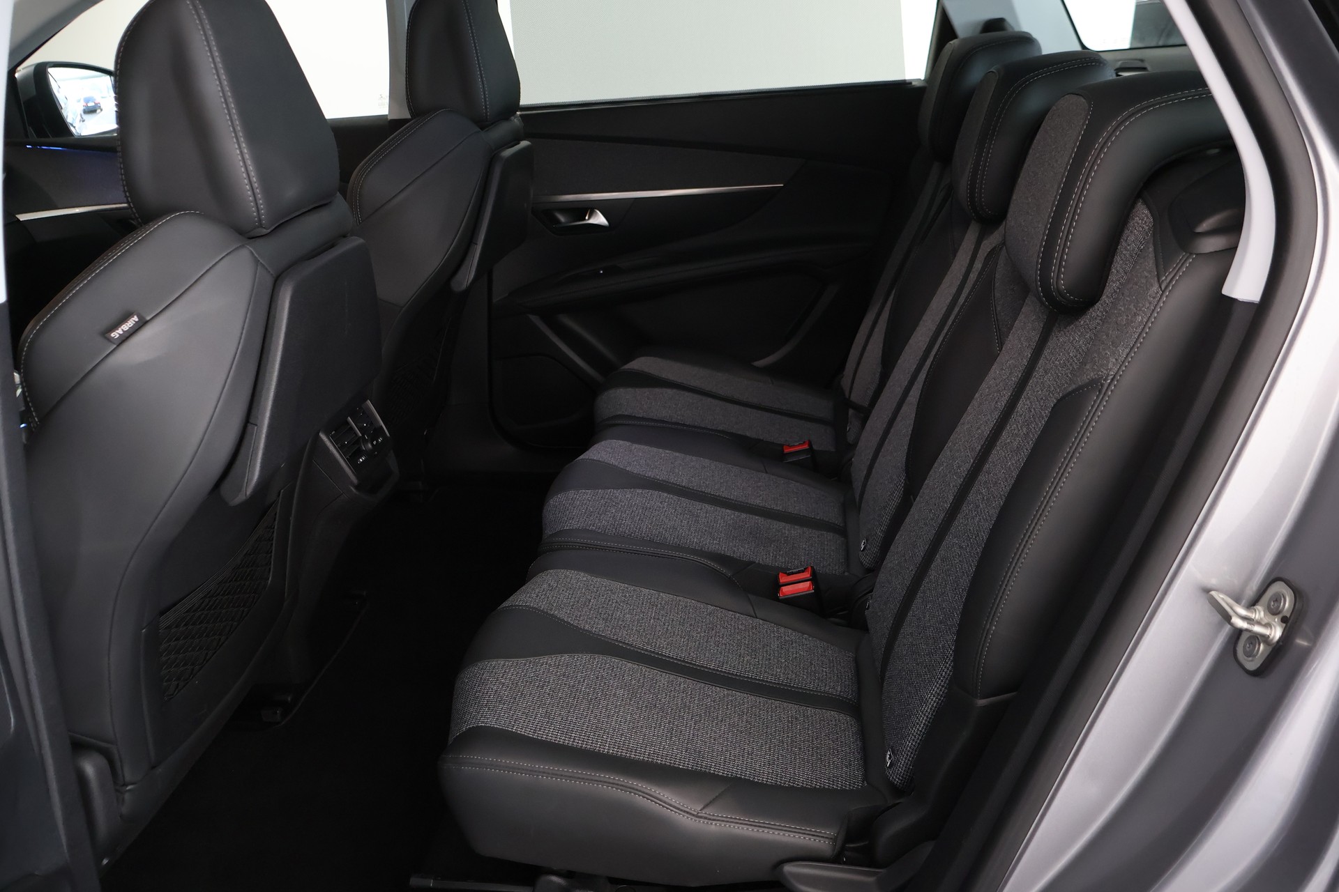 PEUGEOT 5008 1.2 Pure Tech Allure EAT8-image-11