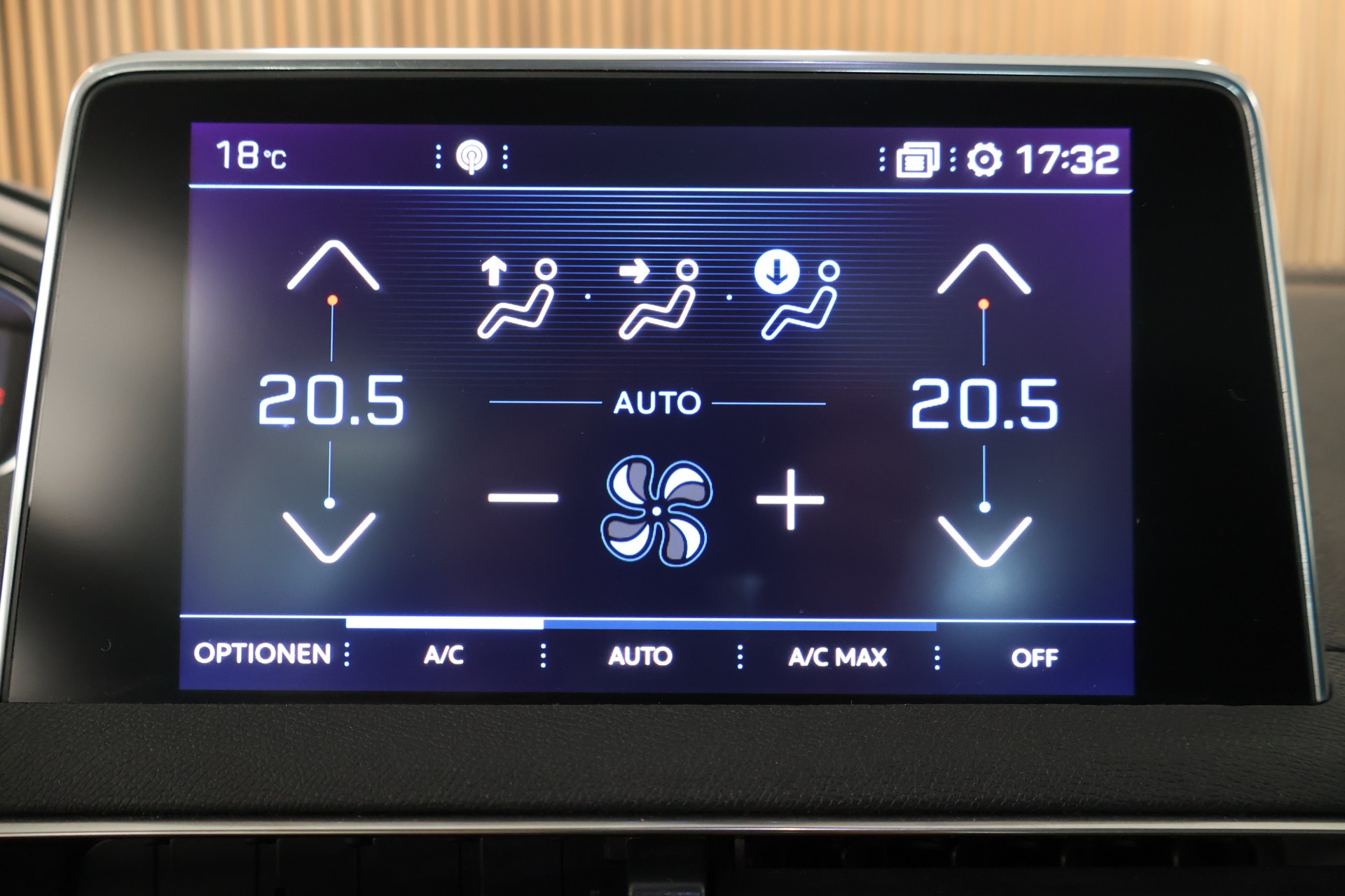 PEUGEOT 5008 1.2 Pure Tech Allure EAT8-image-25