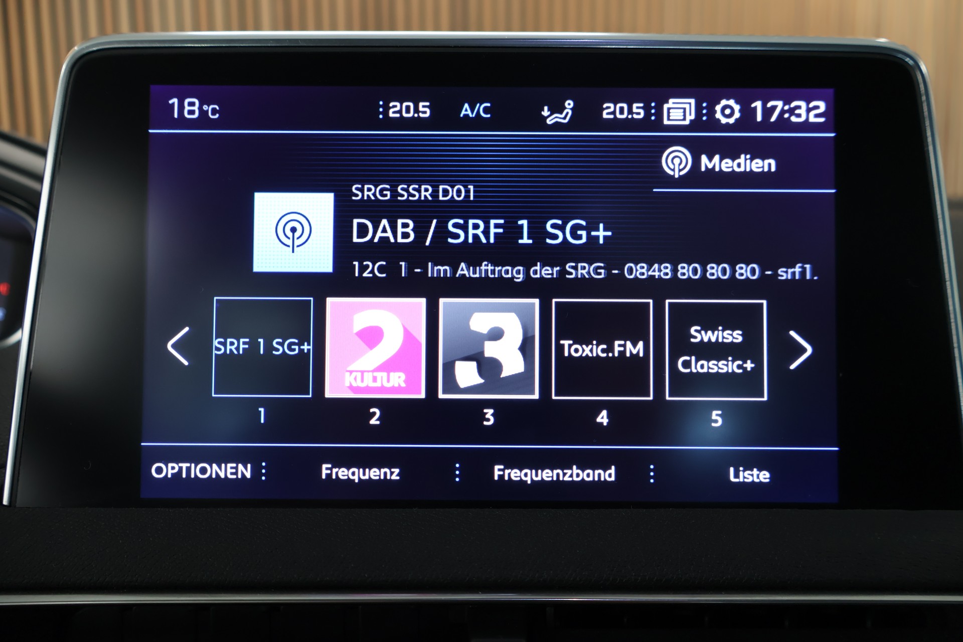 PEUGEOT 5008 1.2 Pure Tech Allure EAT8-image-27