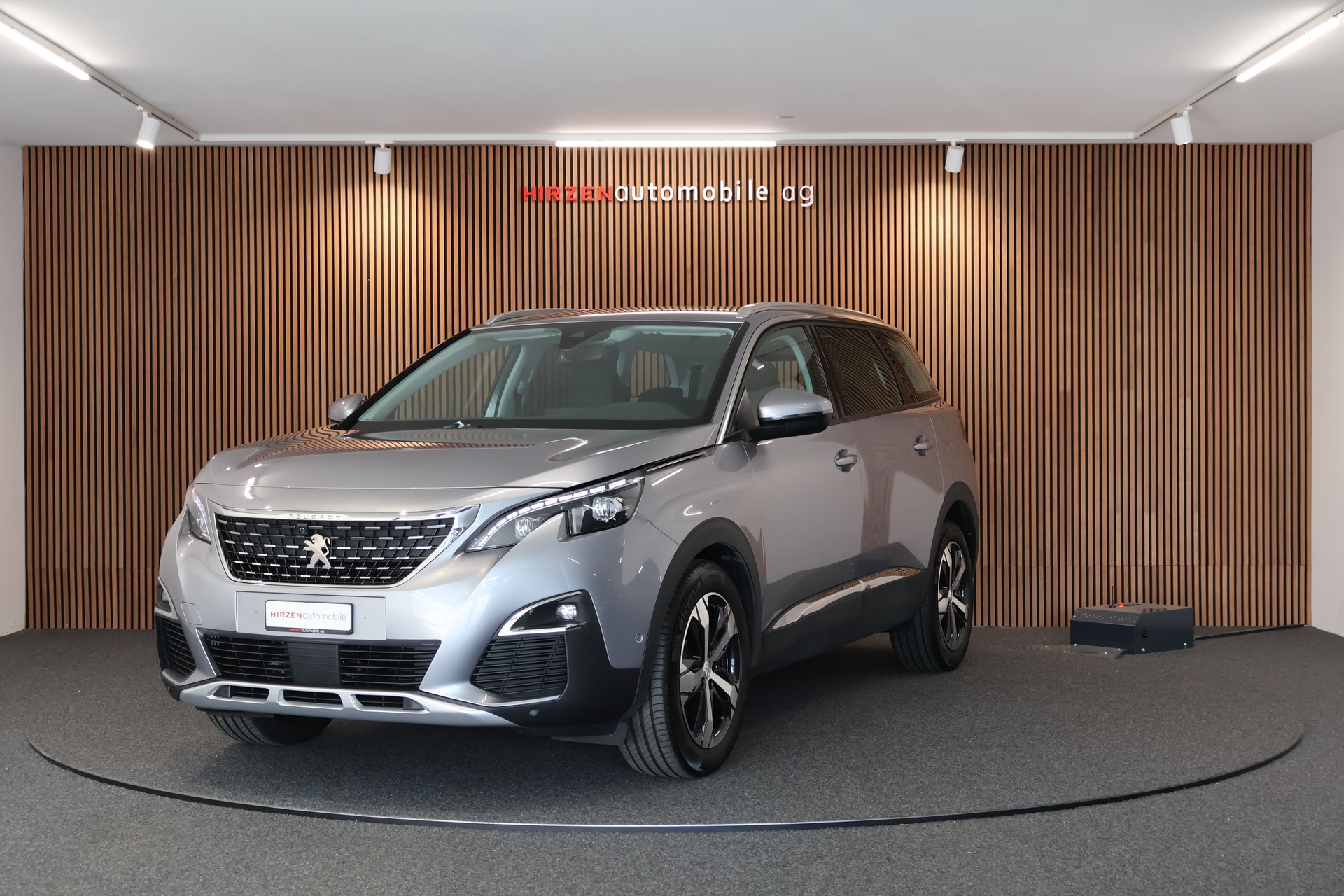 PEUGEOT 5008 1.2 Pure Tech Allure EAT8-image-0