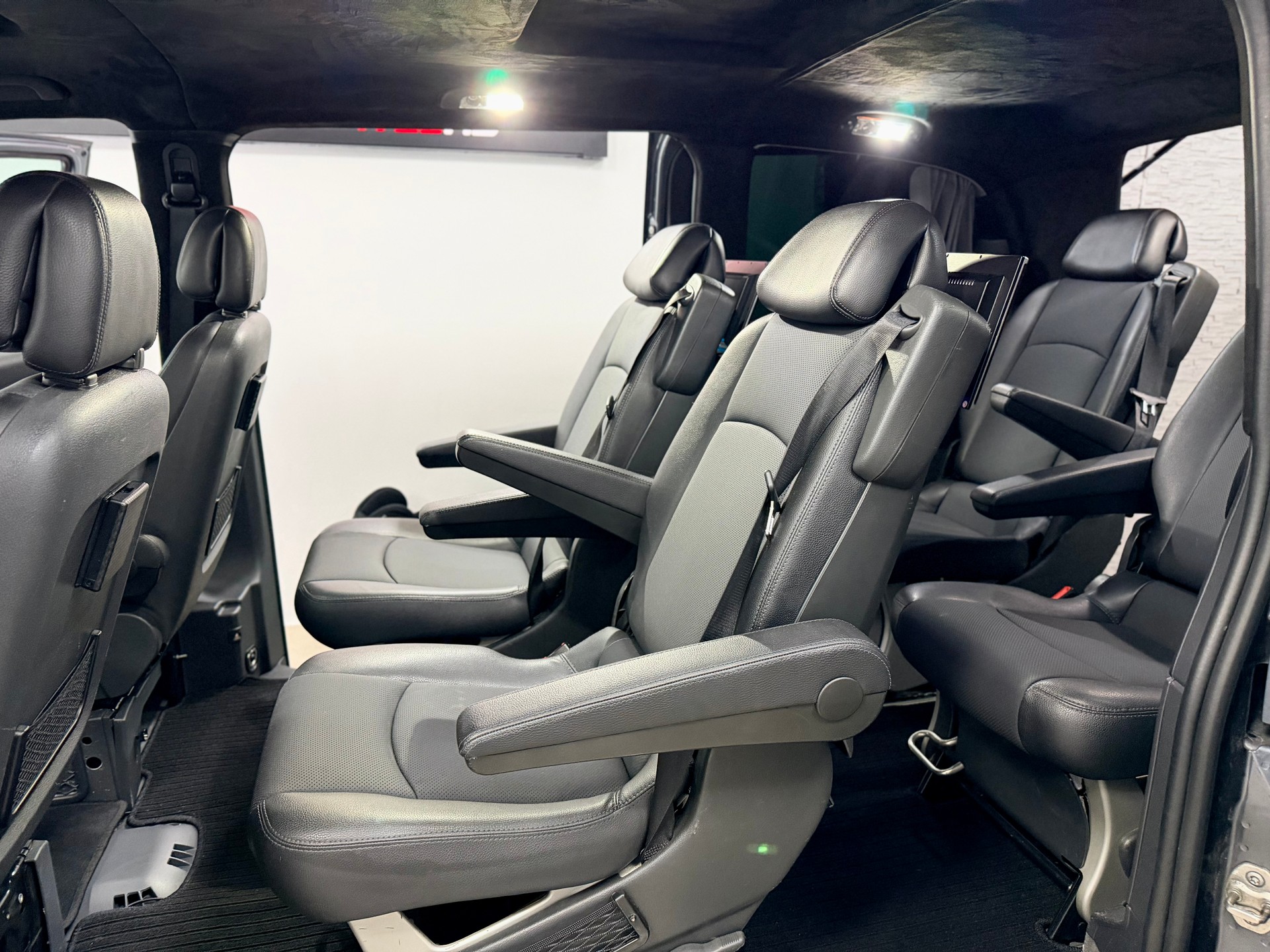 MERCEDES-BENZ Viano 3.0 CDI Blue Efficiency Ambiente EL A-image-8