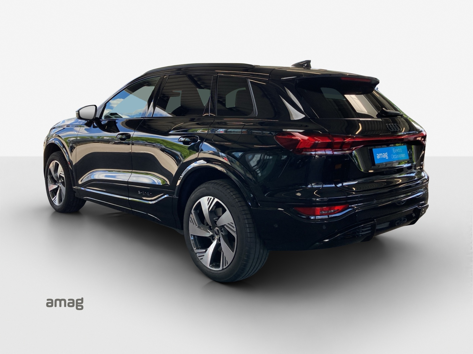 AUDI Q6 e-tron quattro-image-2