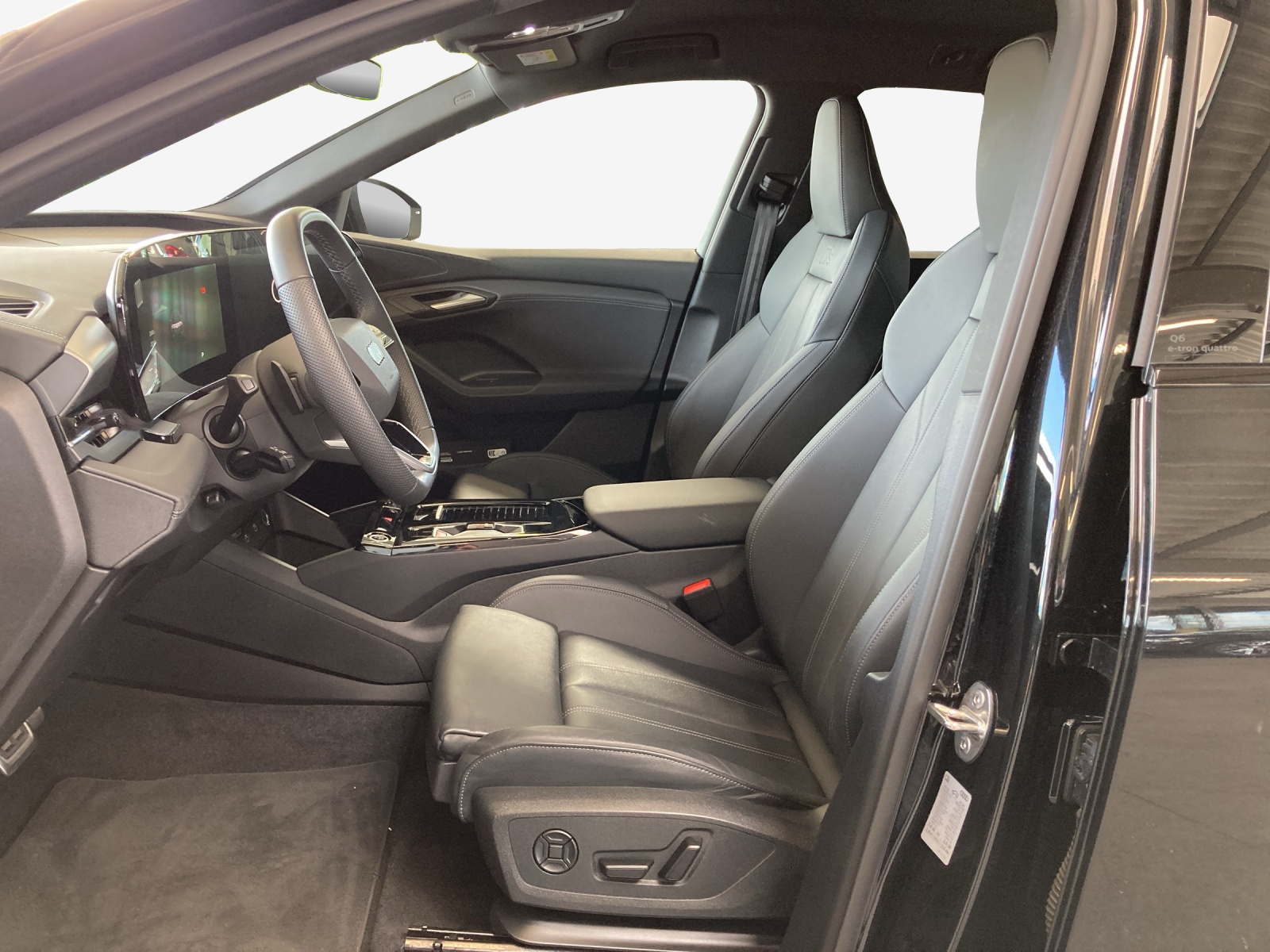 AUDI Q6 e-tron quattro-image-8