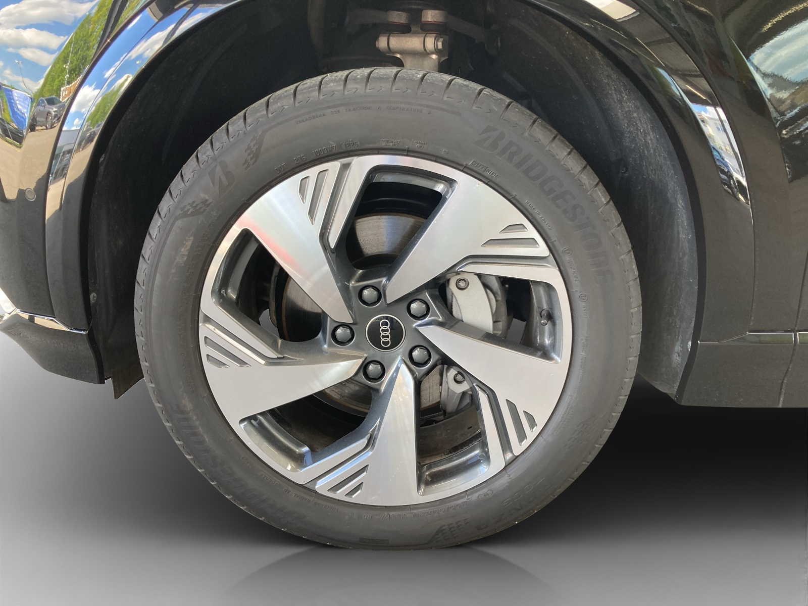 AUDI Q6 e-tron quattro-image-16