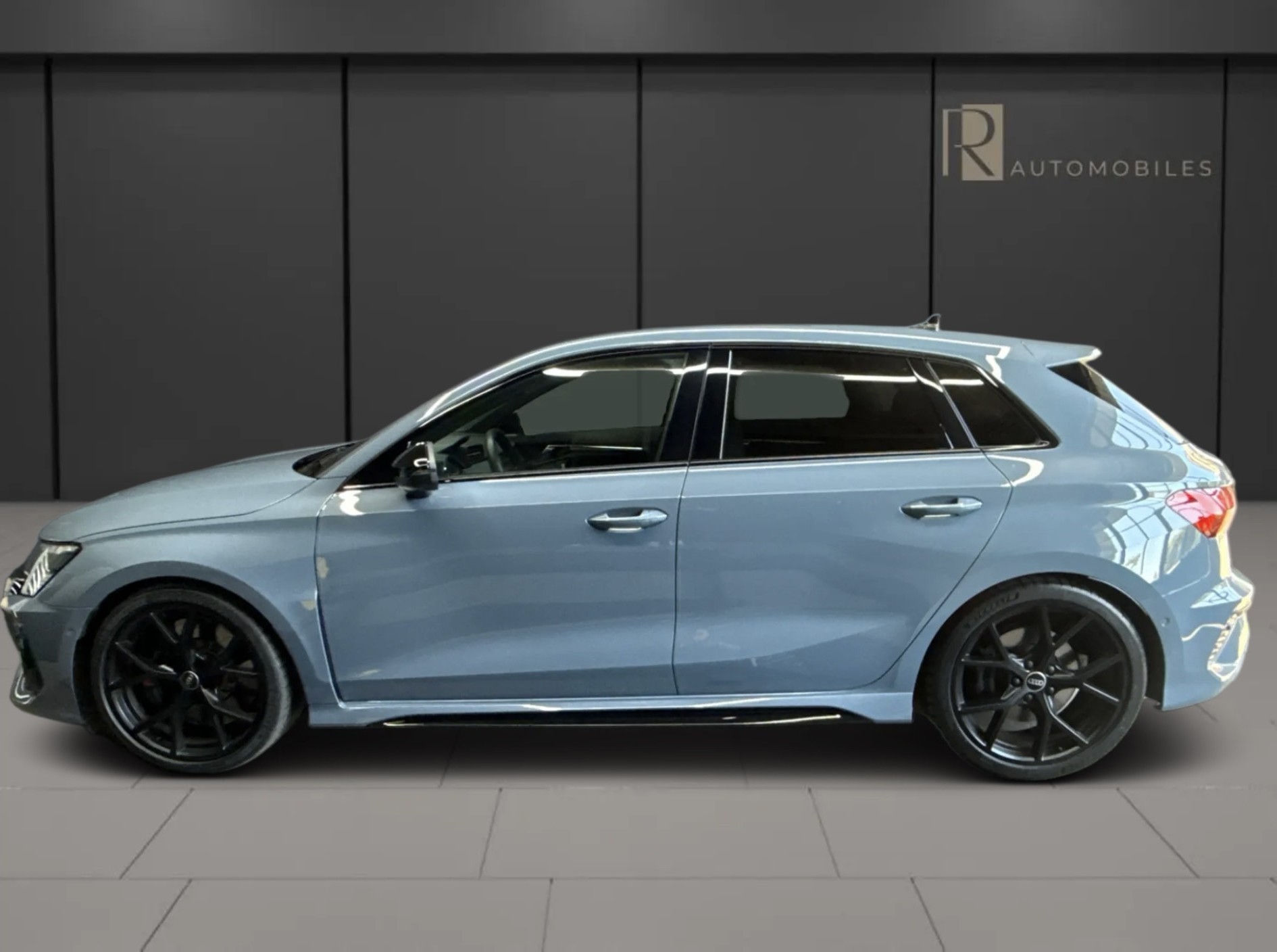 AUDI RS3 Sportback 2.5 TSI quattro S-tronic-image-4