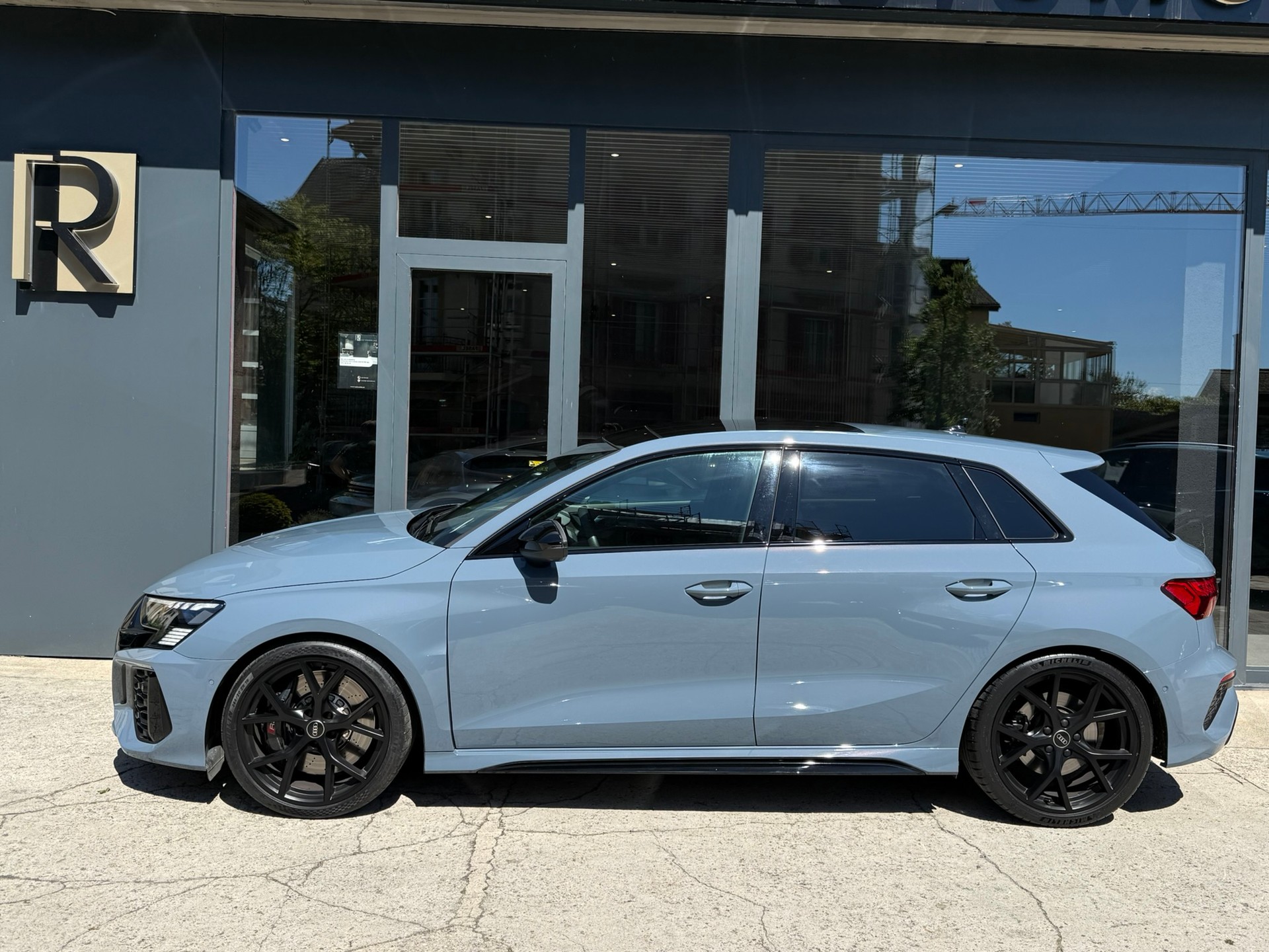 AUDI RS3 Sportback 2.5 TSI quattro S-tronic-image-18