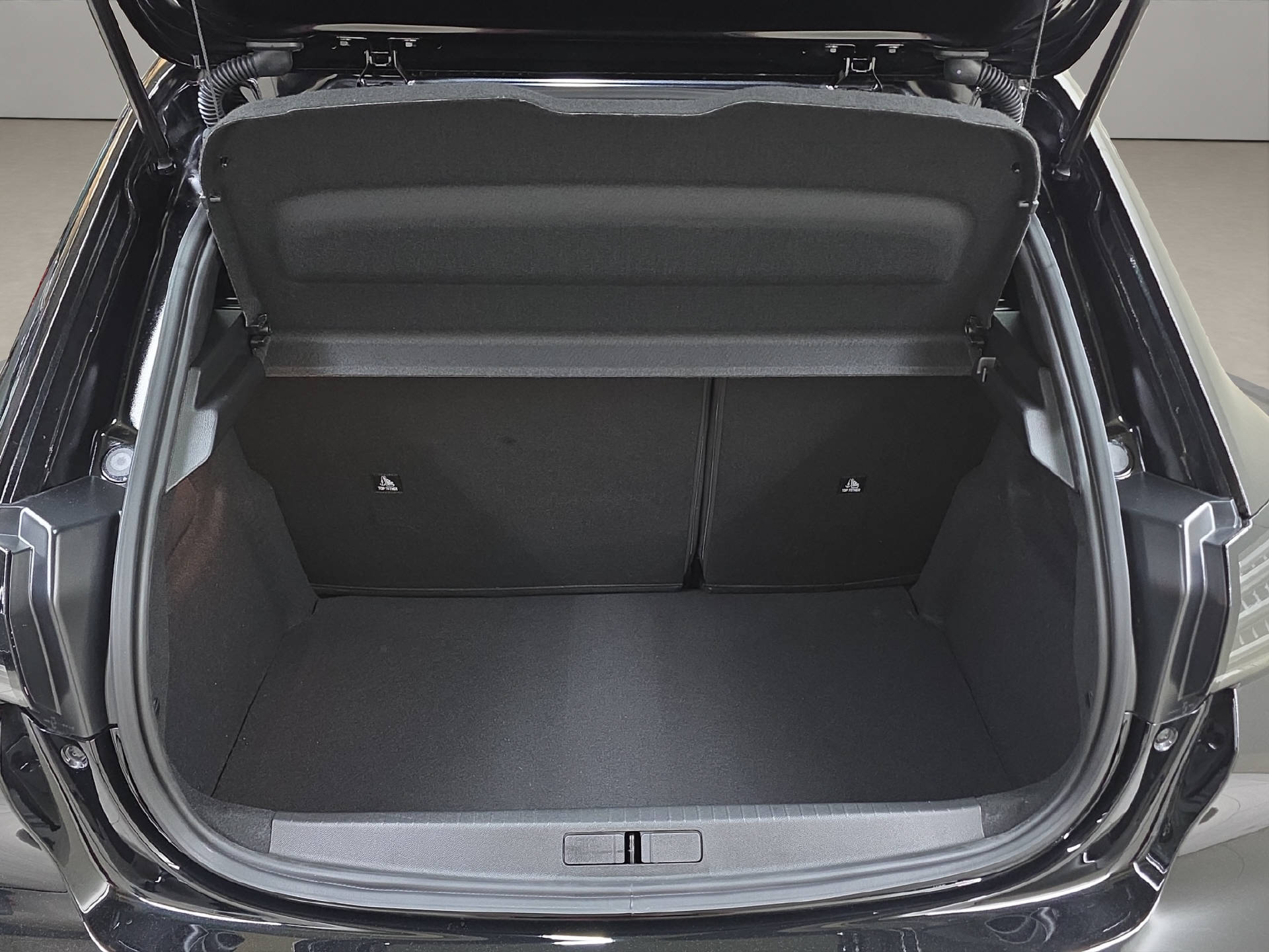 PEUGEOT 208 1.2 Hybrid 145 GT-image-11