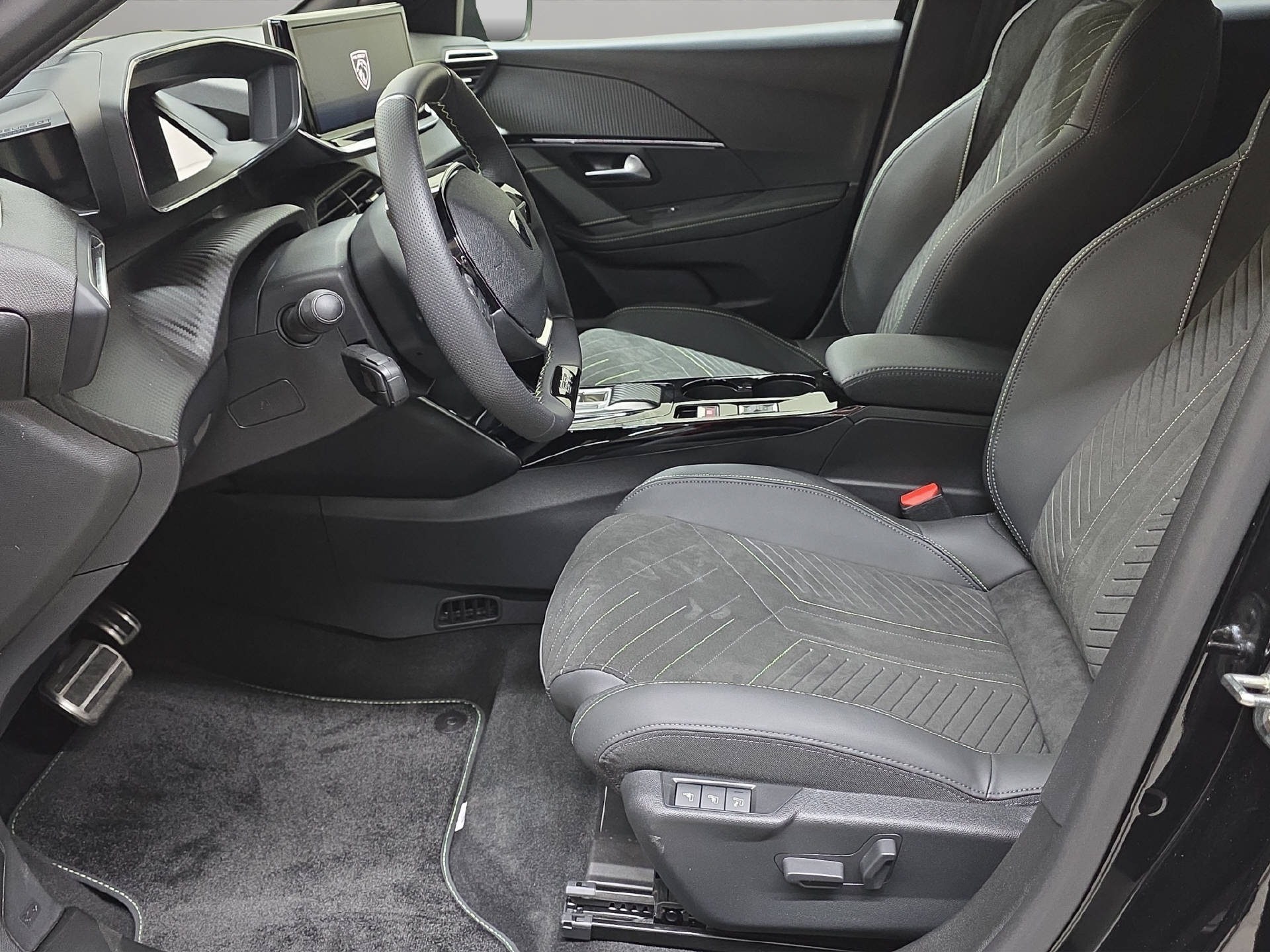 PEUGEOT 208 1.2 Hybrid 145 GT-image-5