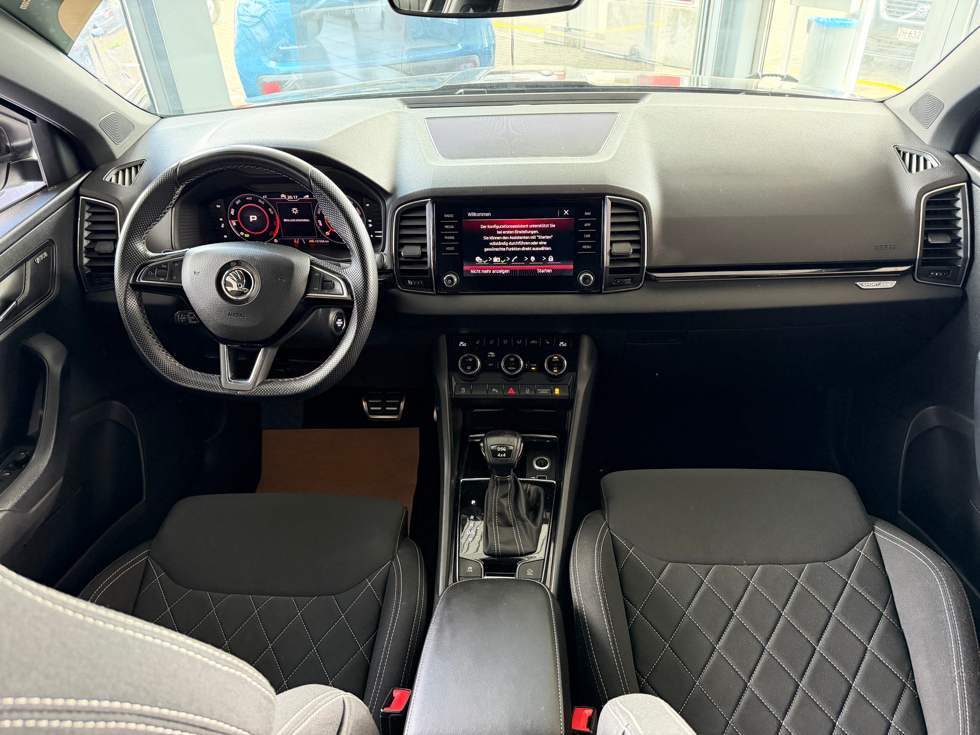 SKODA Karoq 2.0 TSI SportLine 4x4 DSG-image-11