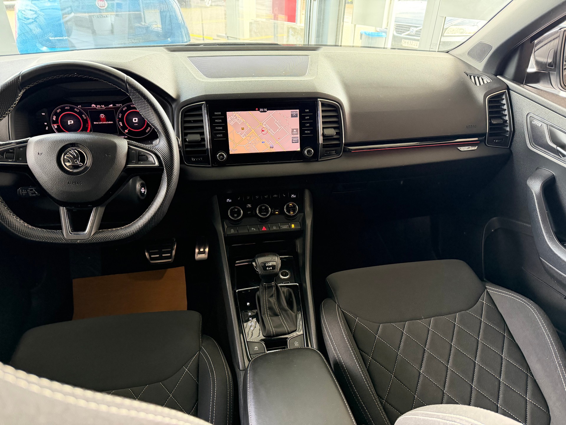 SKODA Karoq 2.0 TSI SportLine 4x4 DSG-image-9