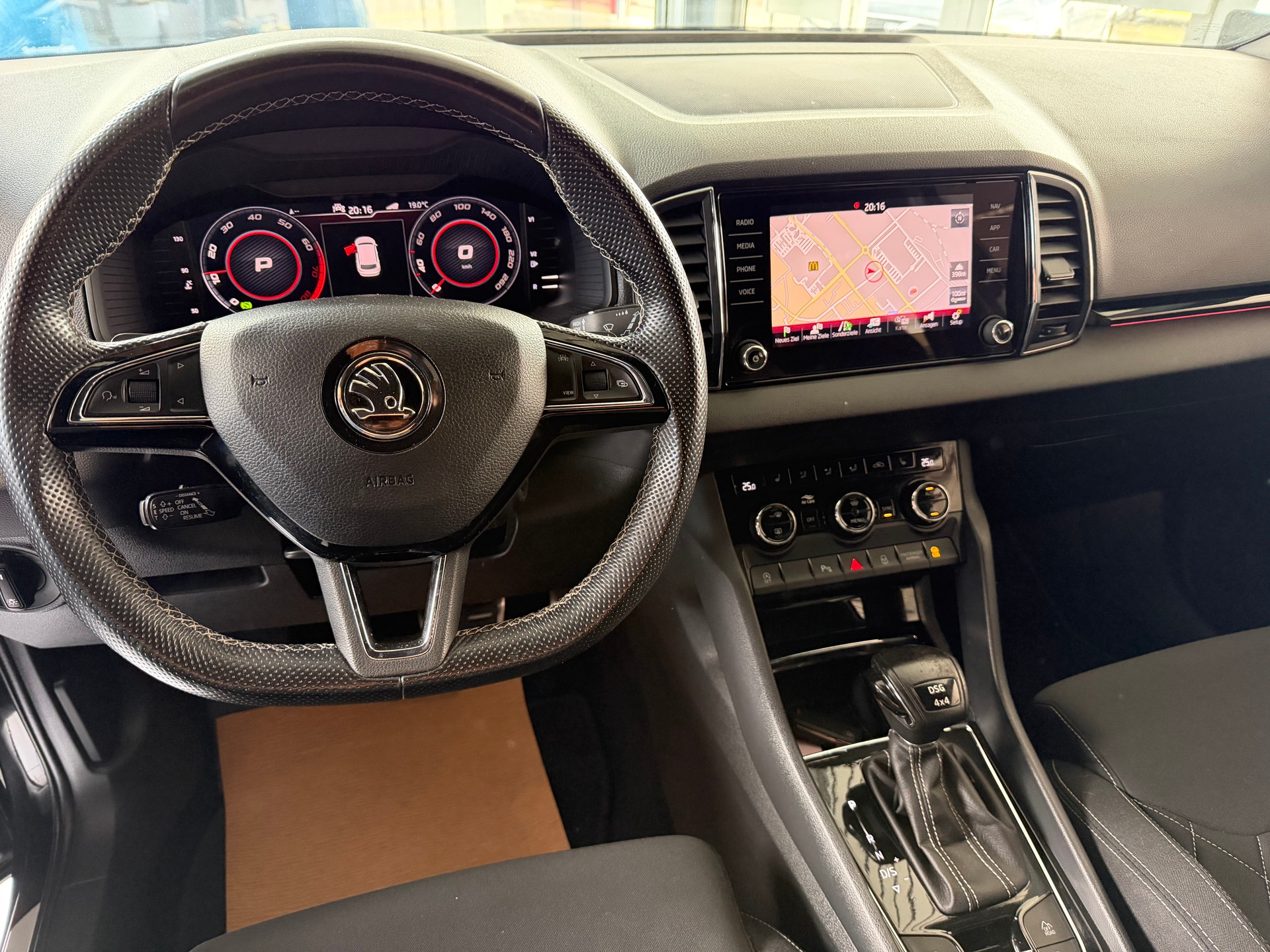 SKODA Karoq 2.0 TSI SportLine 4x4 DSG-image-7