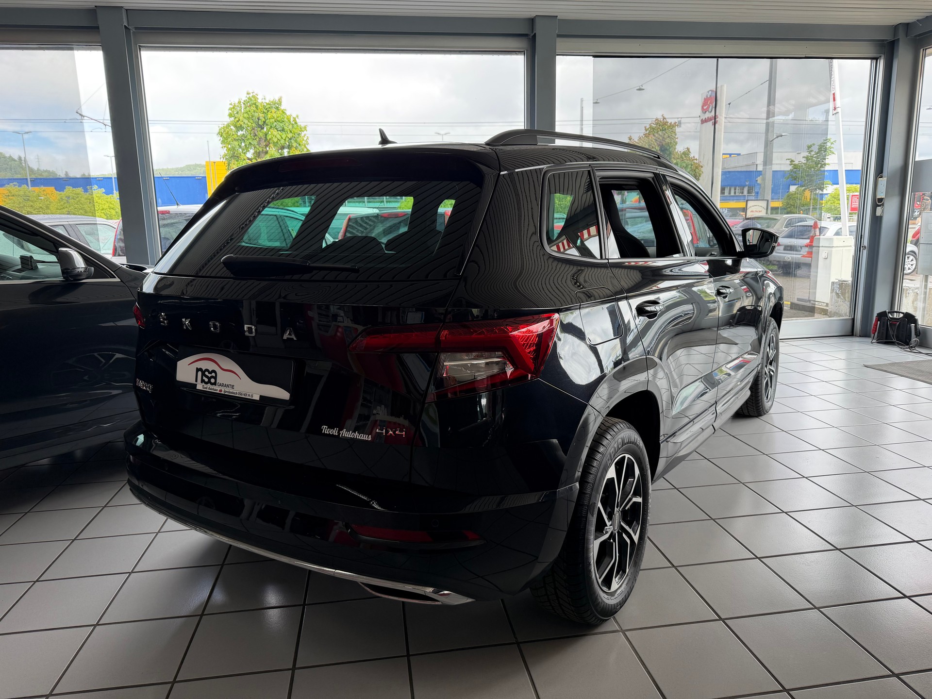 SKODA Karoq 2.0 TSI SportLine 4x4 DSG-image-2