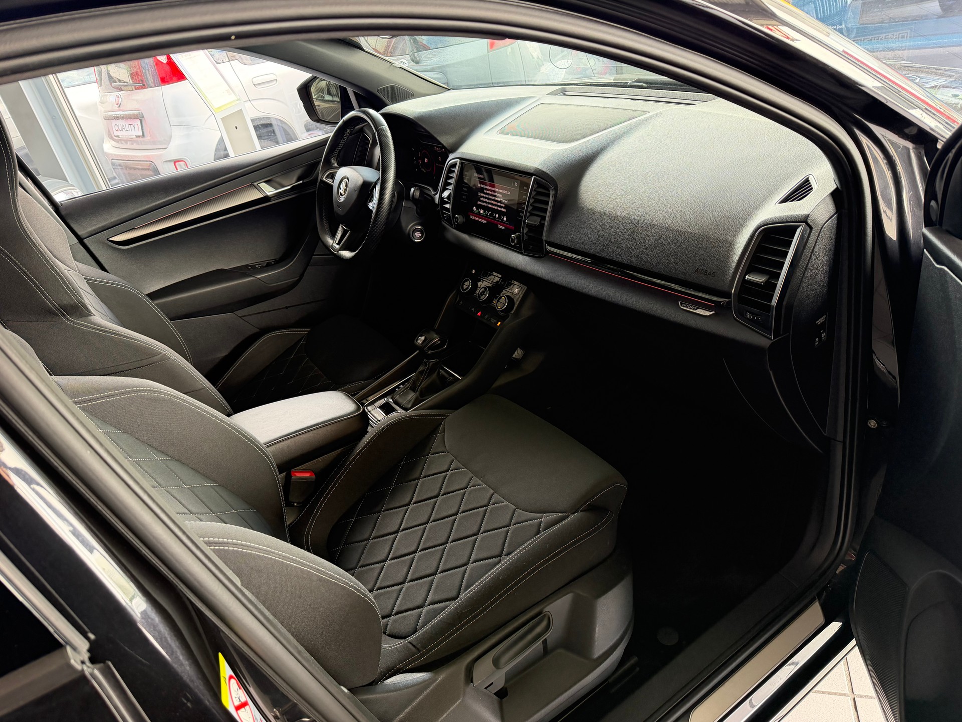 SKODA Karoq 2.0 TSI SportLine 4x4 DSG-image-10