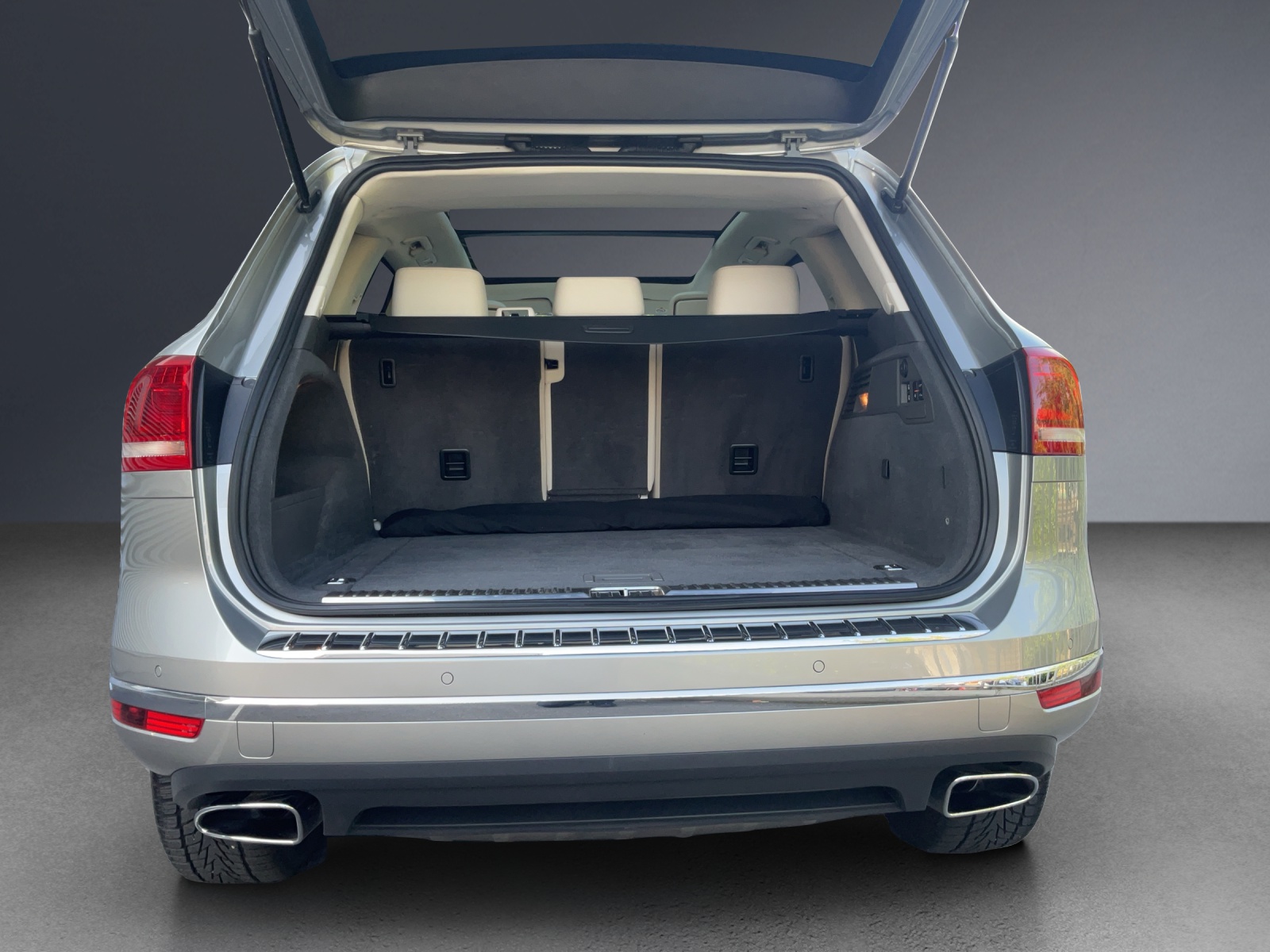 VW Touareg 3.0 TDI BMT-image-16