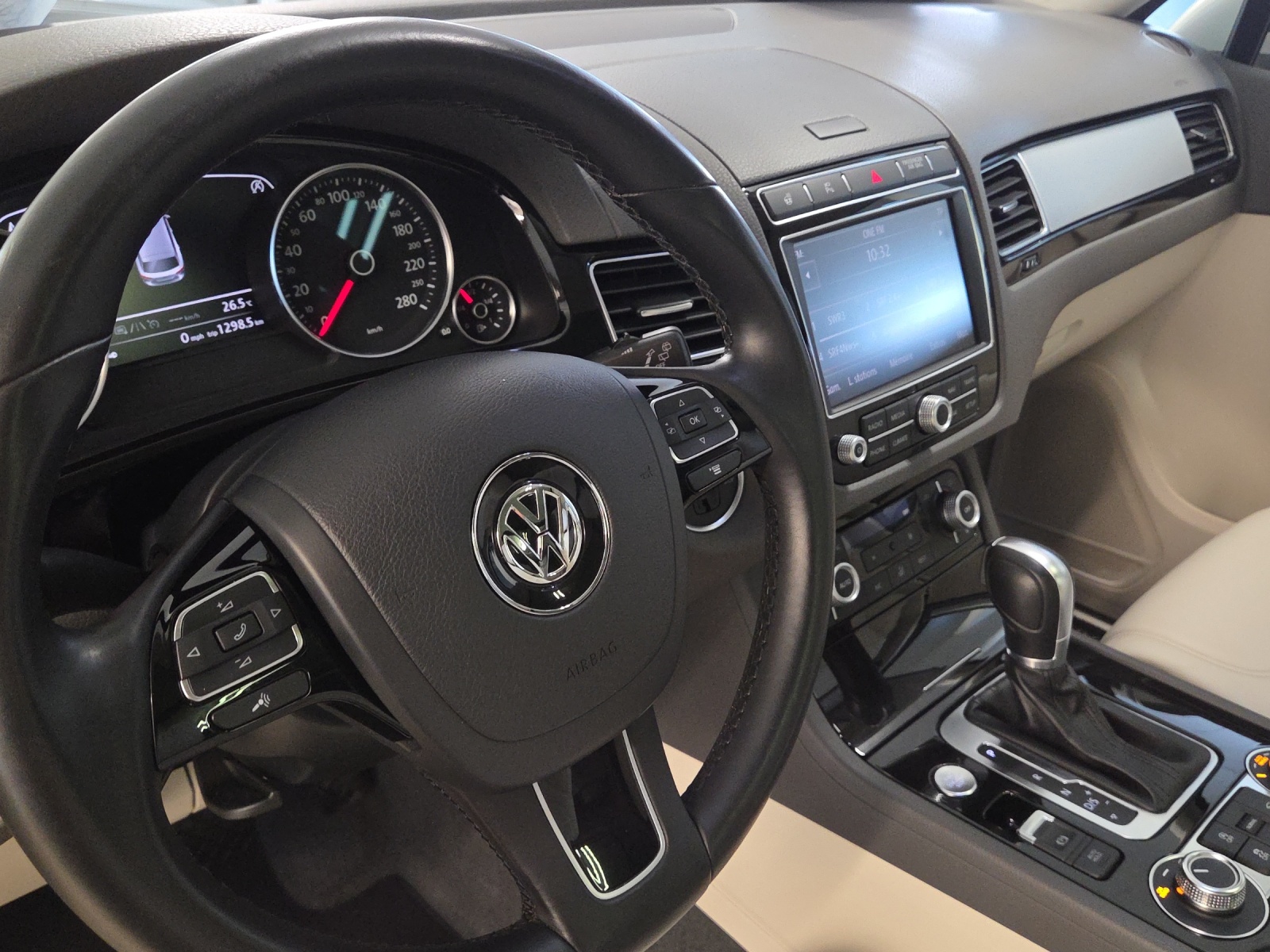 VW Touareg 3.0 TDI BMT-image-12