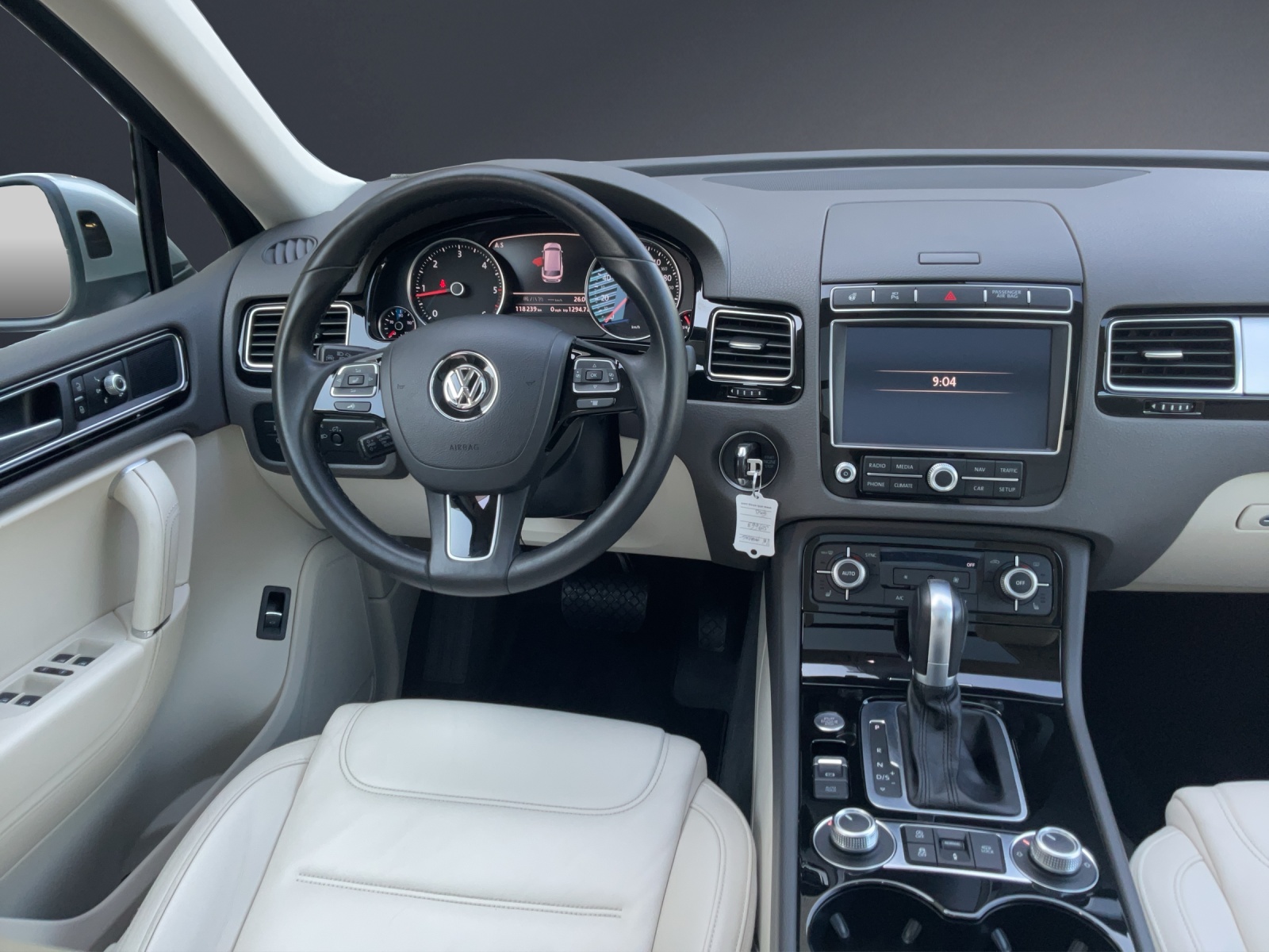 VW Touareg 3.0 TDI BMT-image-10