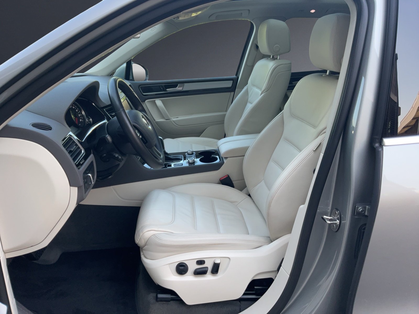 VW Touareg 3.0 TDI BMT-image-6