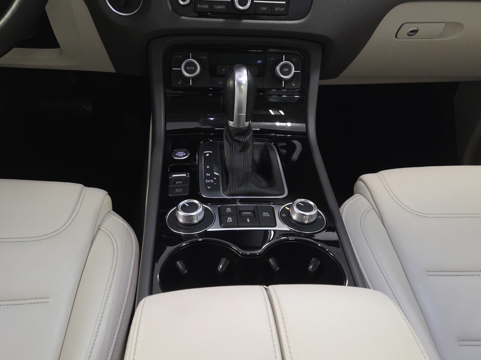 VW Touareg 3.0 TDI BMT-image-14