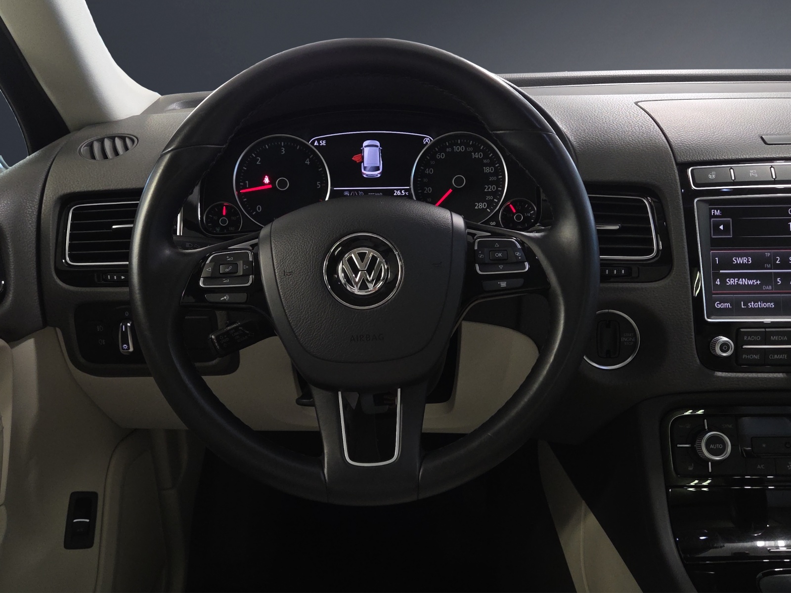 VW Touareg 3.0 TDI BMT-image-11