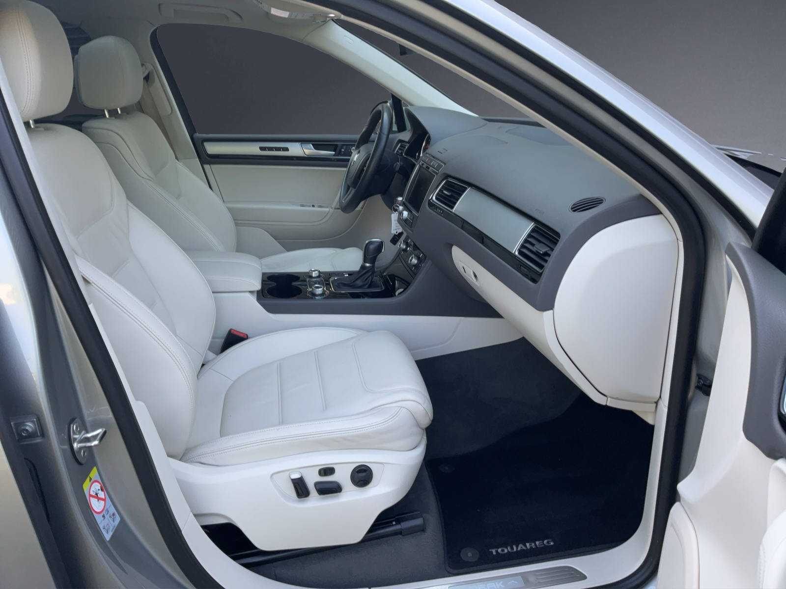 VW Touareg 3.0 TDI BMT-image-8