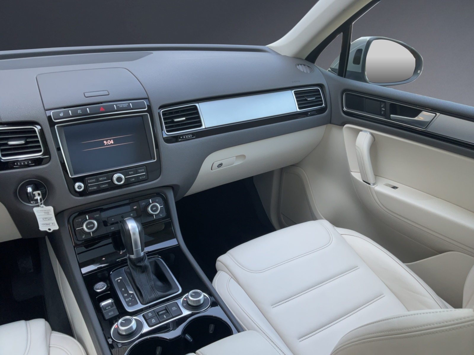 VW Touareg 3.0 TDI BMT-image-13