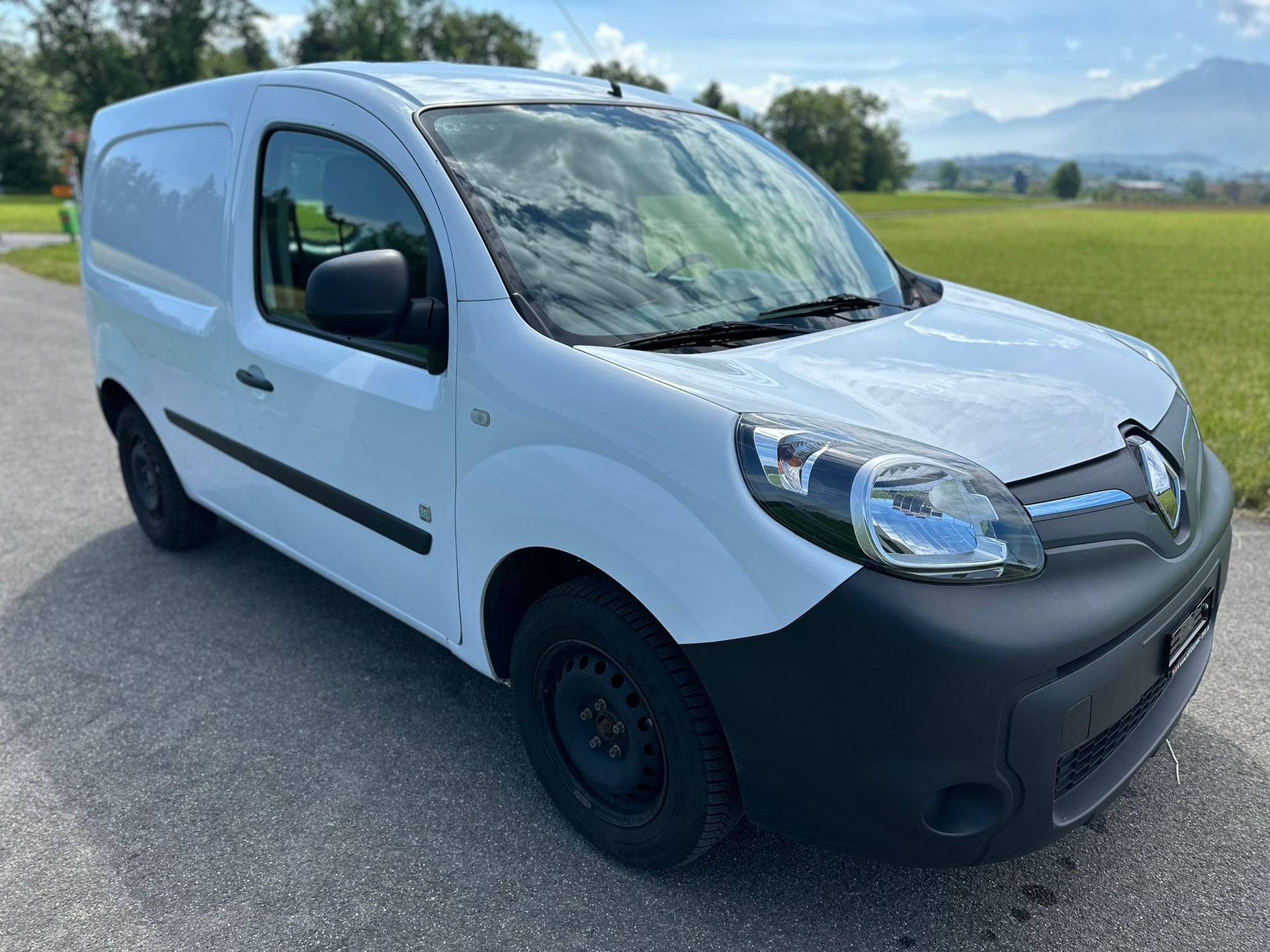 RENAULT Kangoo Z.E. Access-showroom-element-3