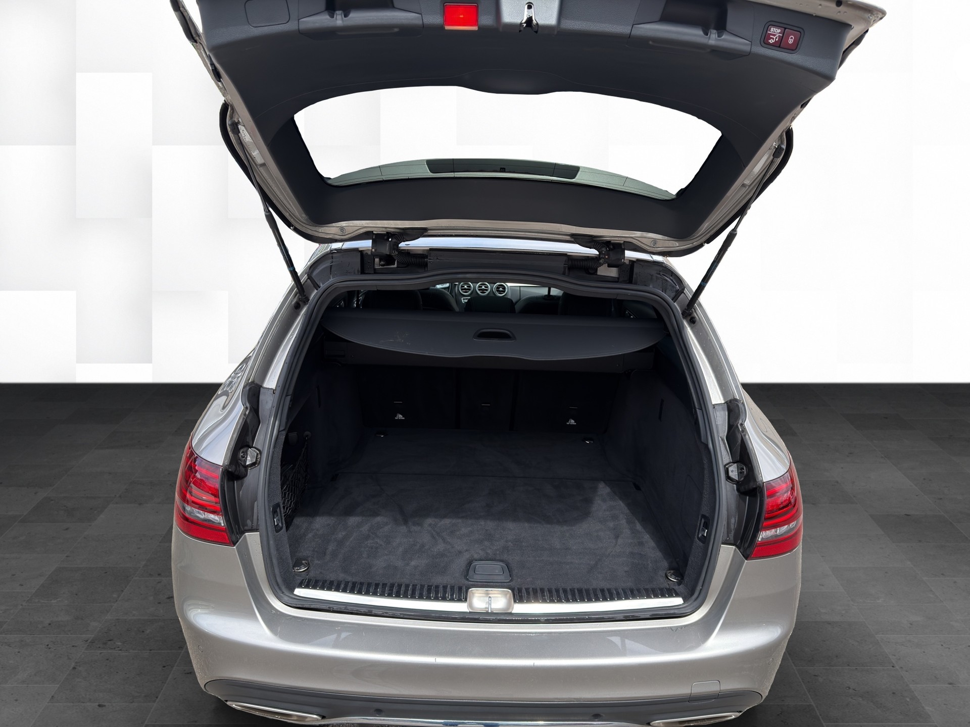 MERCEDES-BENZ C 200 AMG Line 4Matic 9G-Tronic-image-9