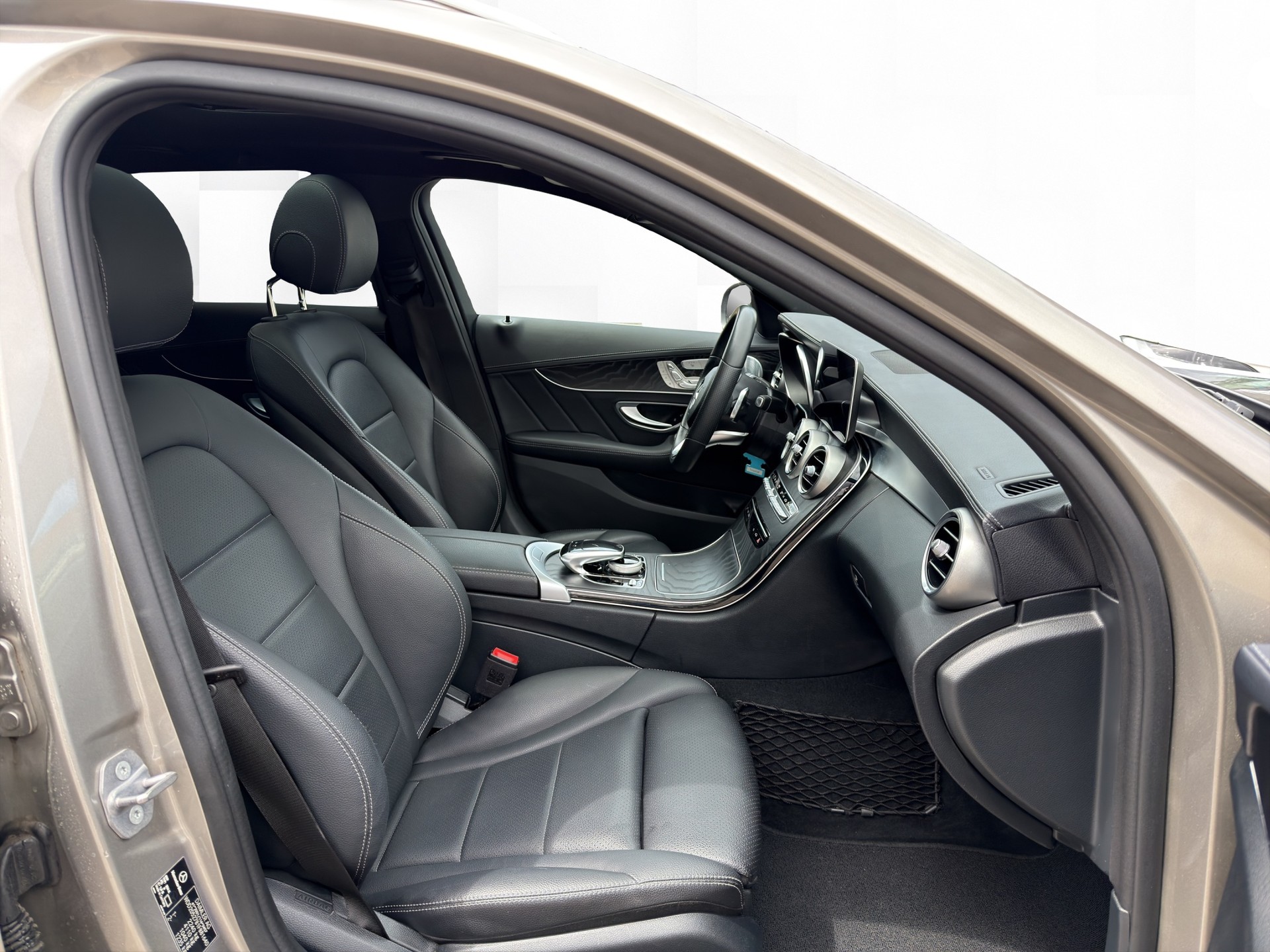 MERCEDES-BENZ C 200 AMG Line 4Matic 9G-Tronic-image-10