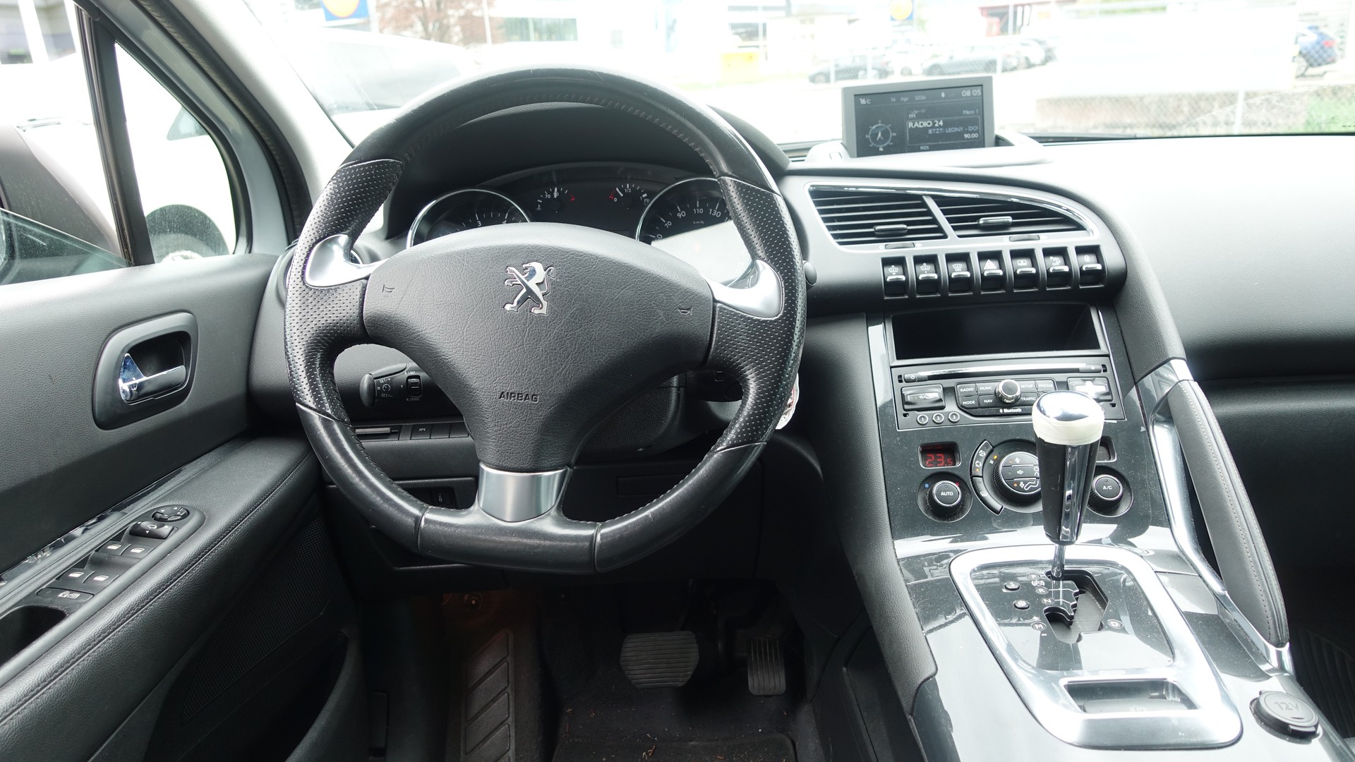 PEUGEOT 3008 1.6 16V T Style Tiptronic-image-5