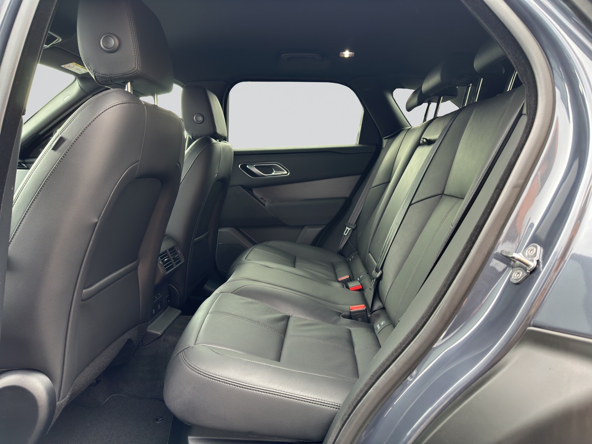 LAND ROVER Range Rover Velar D 200 Black Automatic-image-7