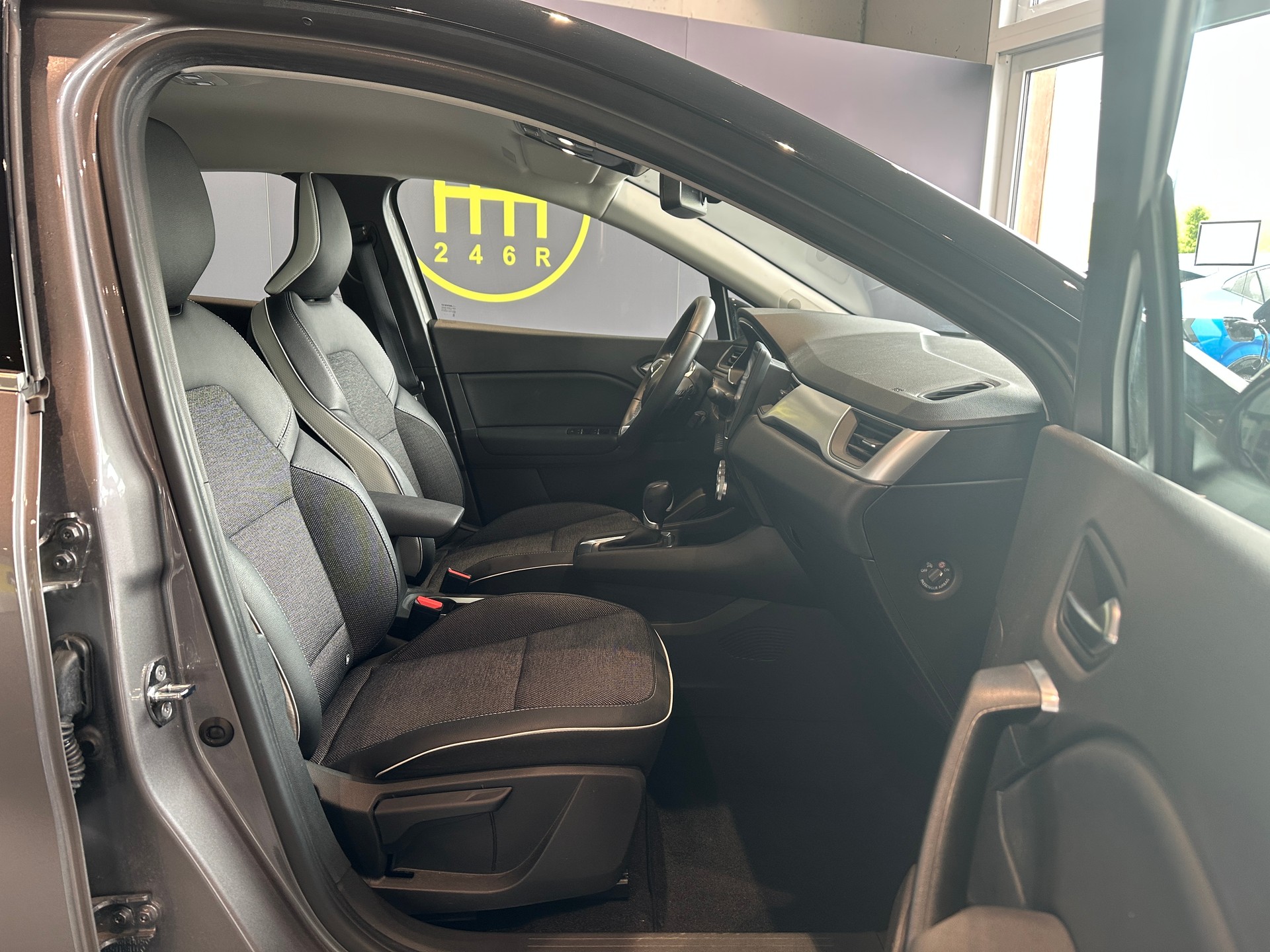 RENAULT Captur 1.3 TCe EDC Intens EDC-image-10