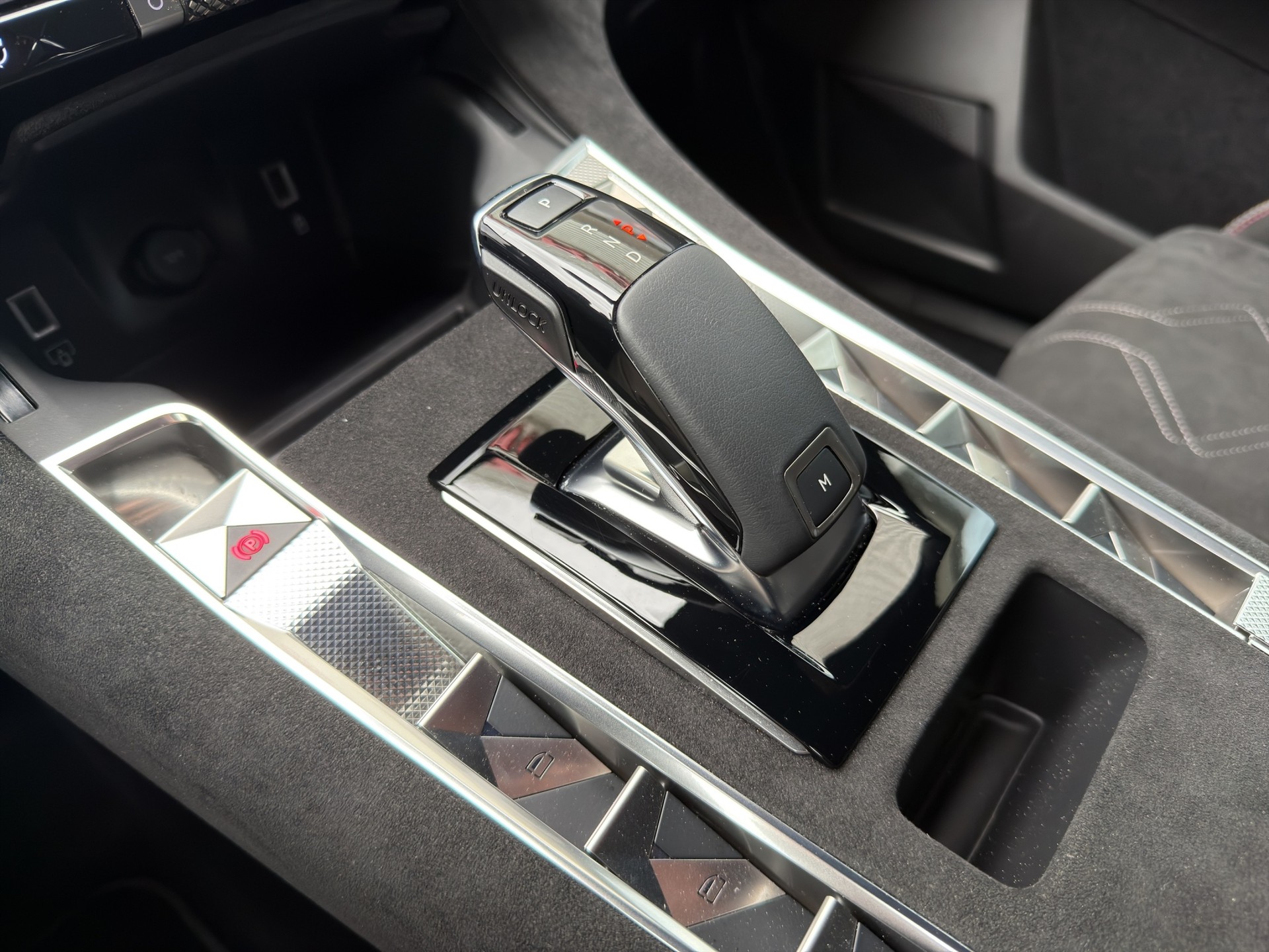 DS AUTOMOBILES DS7 1.5 BlueHDi Pallas-image-10