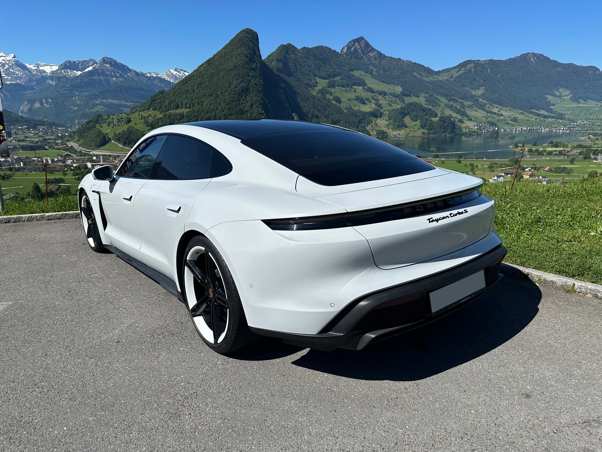 PORSCHE Taycan Turbo S-image-1