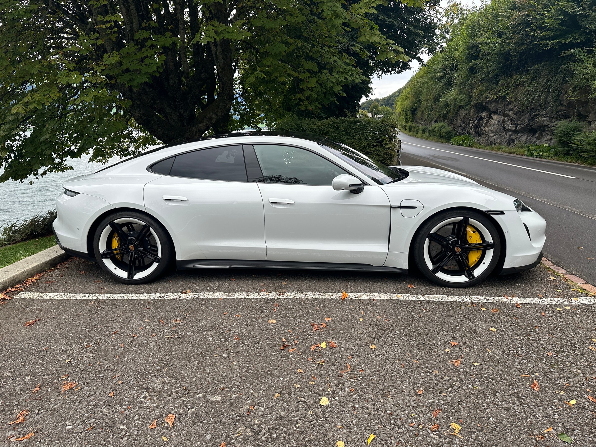 PORSCHE Taycan Turbo S-image-12