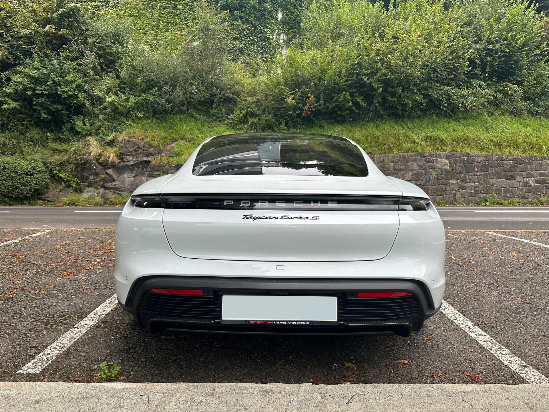 PORSCHE Taycan Turbo S-image-10