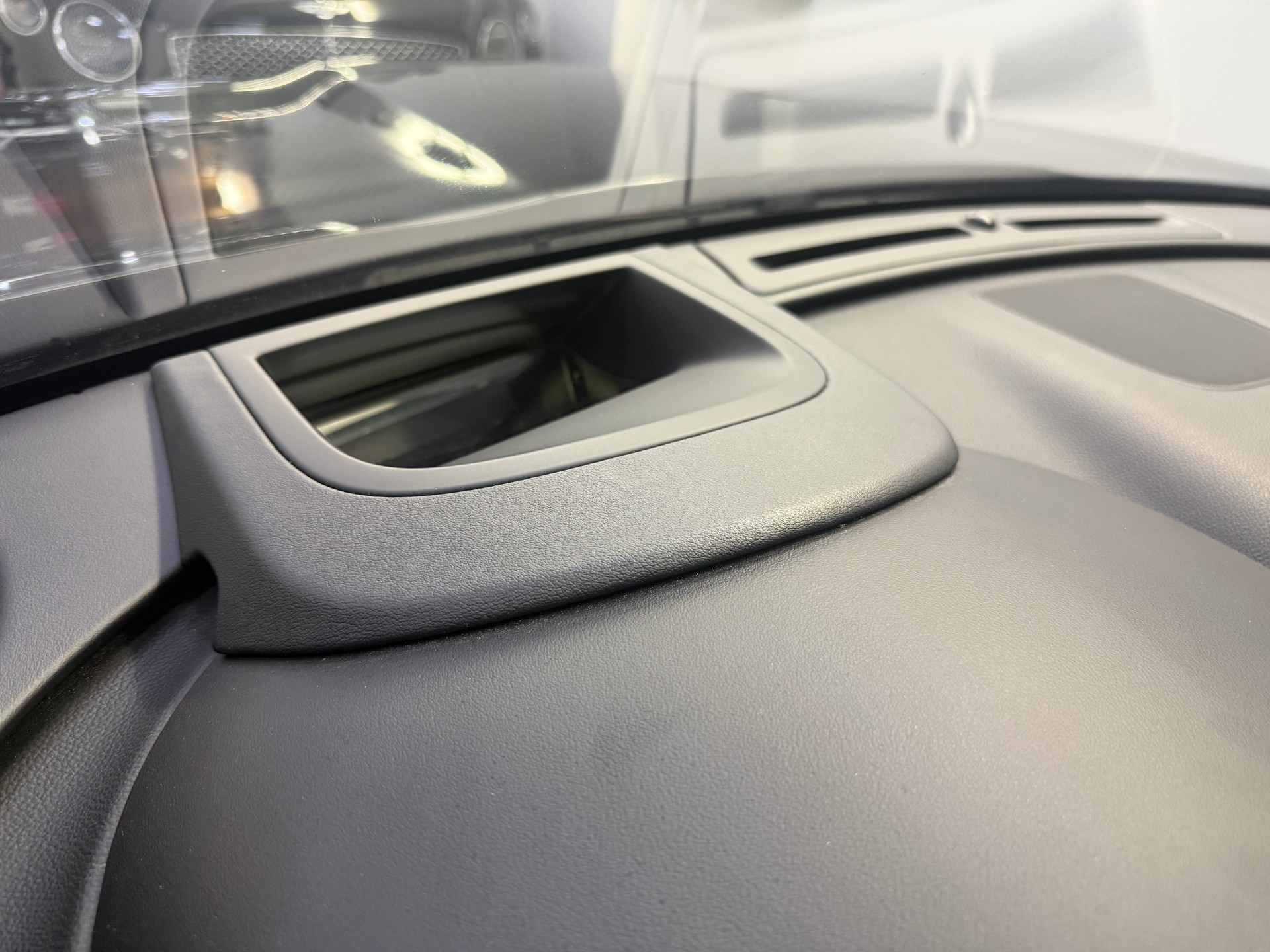 JAGUAR F-Pace 3.0 V6 Pure AWD Automatik-image-18