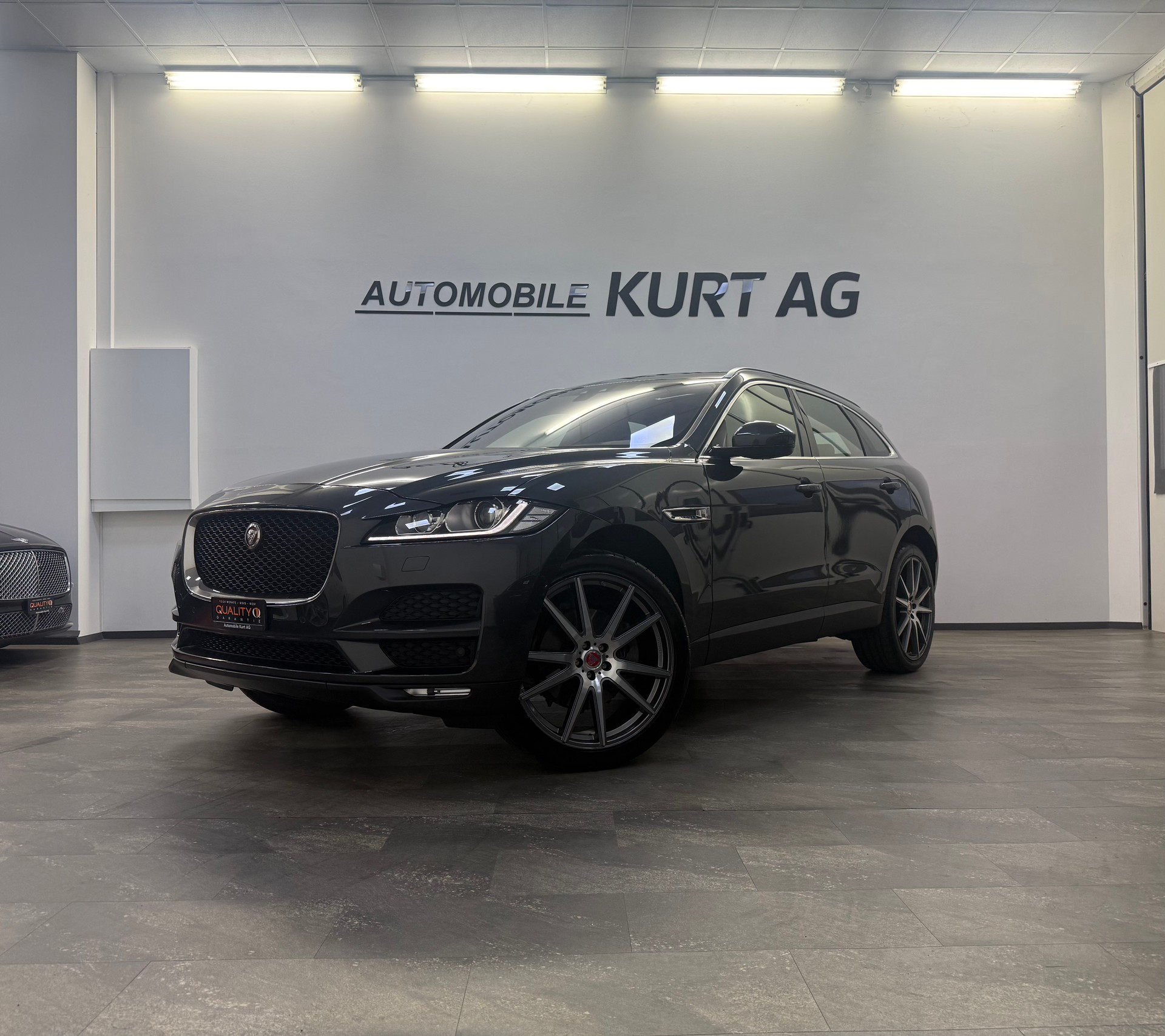 JAGUAR F-Pace 3.0 V6 Pure AWD Automatik-showroom-element-3