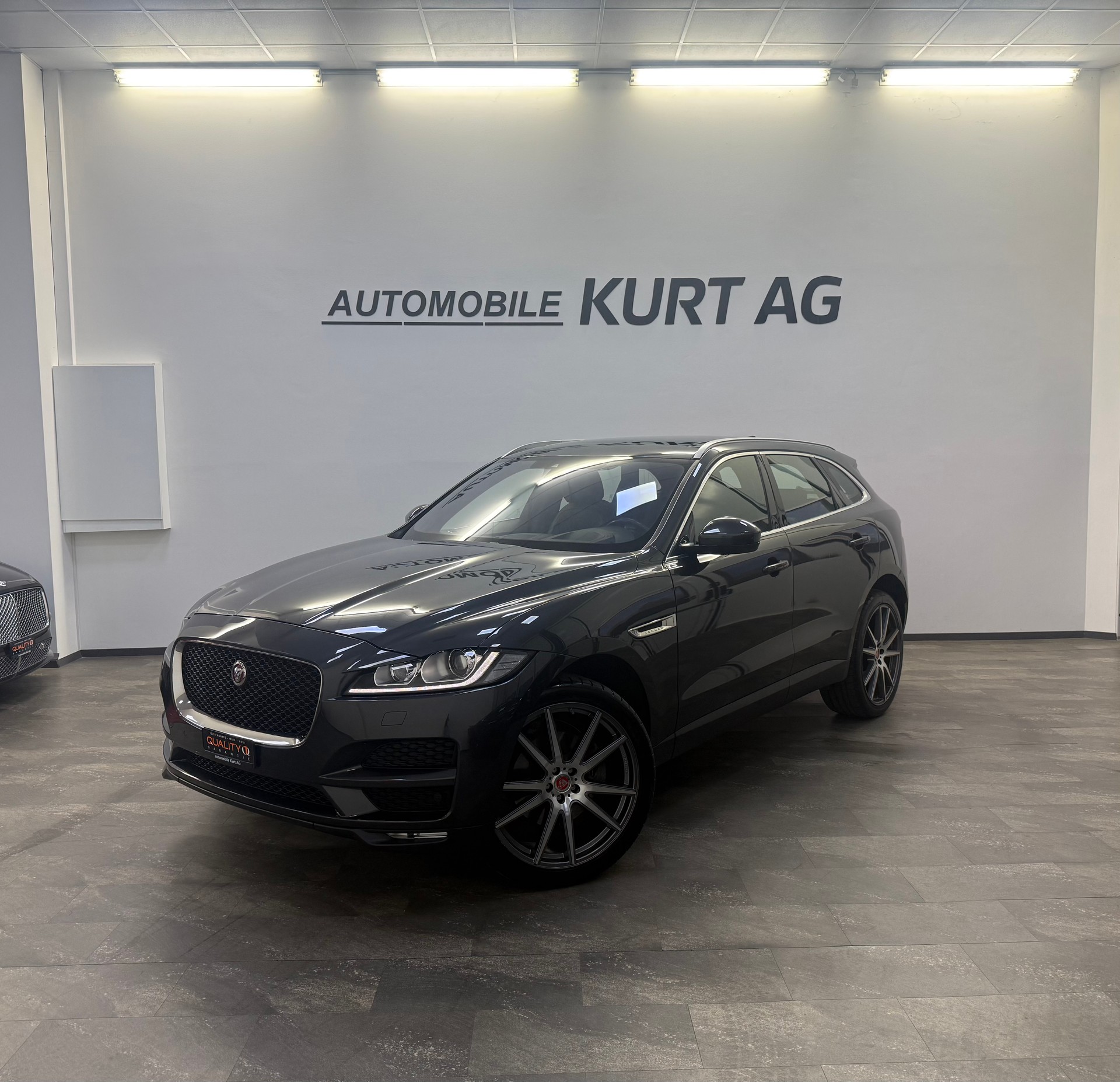 JAGUAR F-Pace 3.0 V6 Pure AWD Automatik