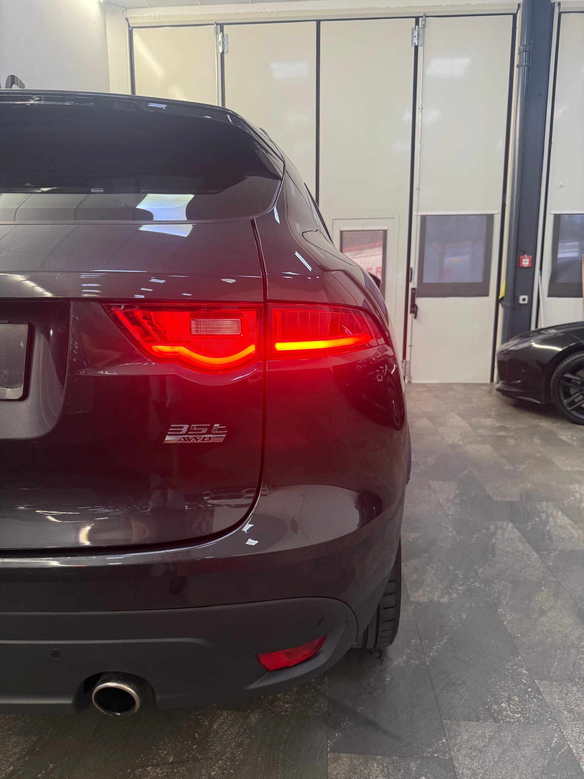 JAGUAR F-Pace 3.0 V6 Pure AWD Automatik-image-5