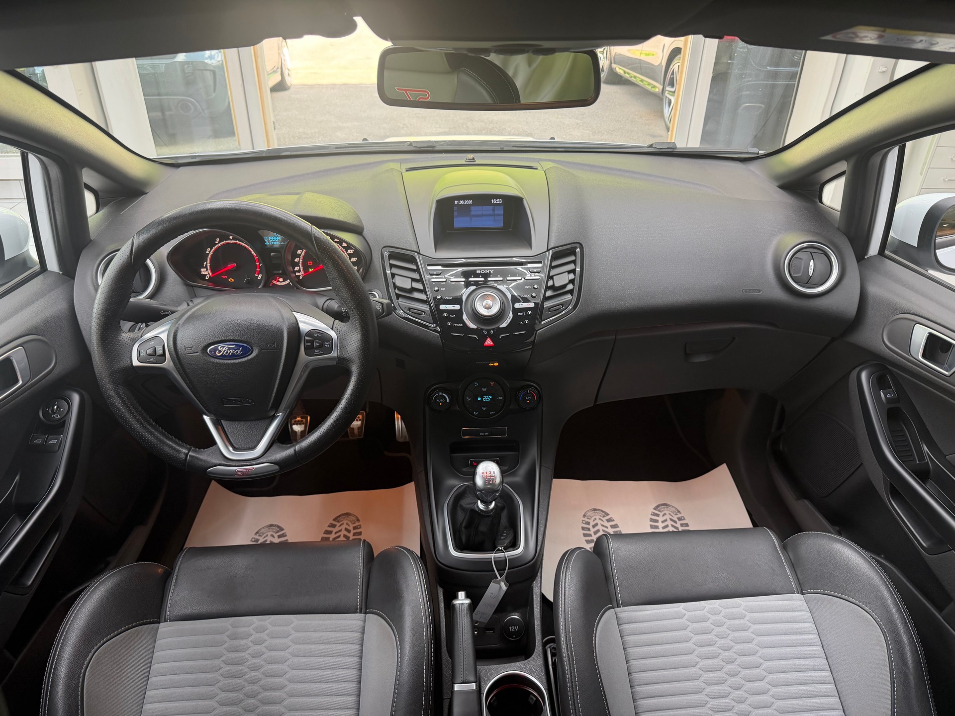 FORD Fiesta 1.6 EcoB ST-2-image-10
