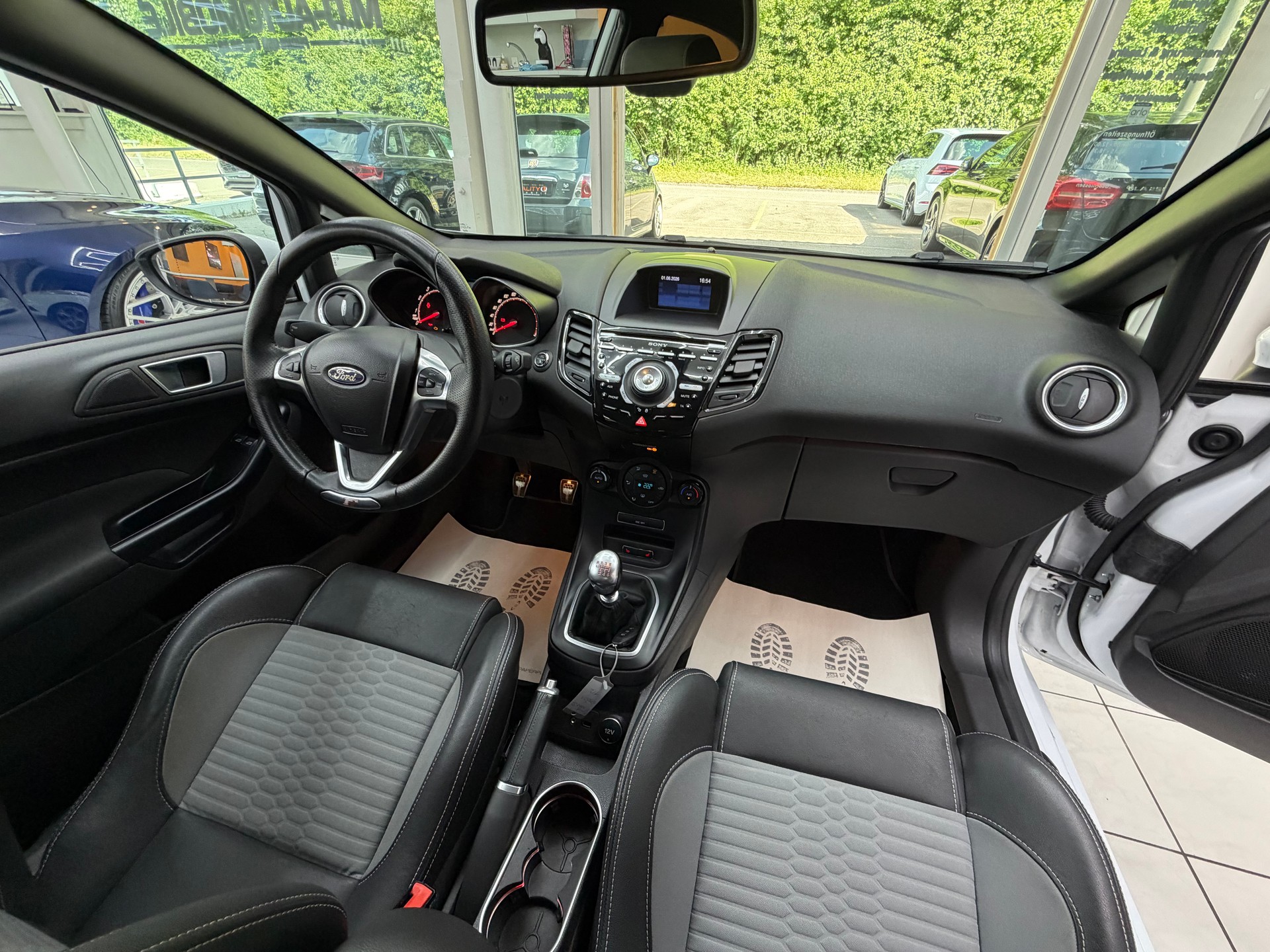 FORD Fiesta 1.6 EcoB ST-2-image-15