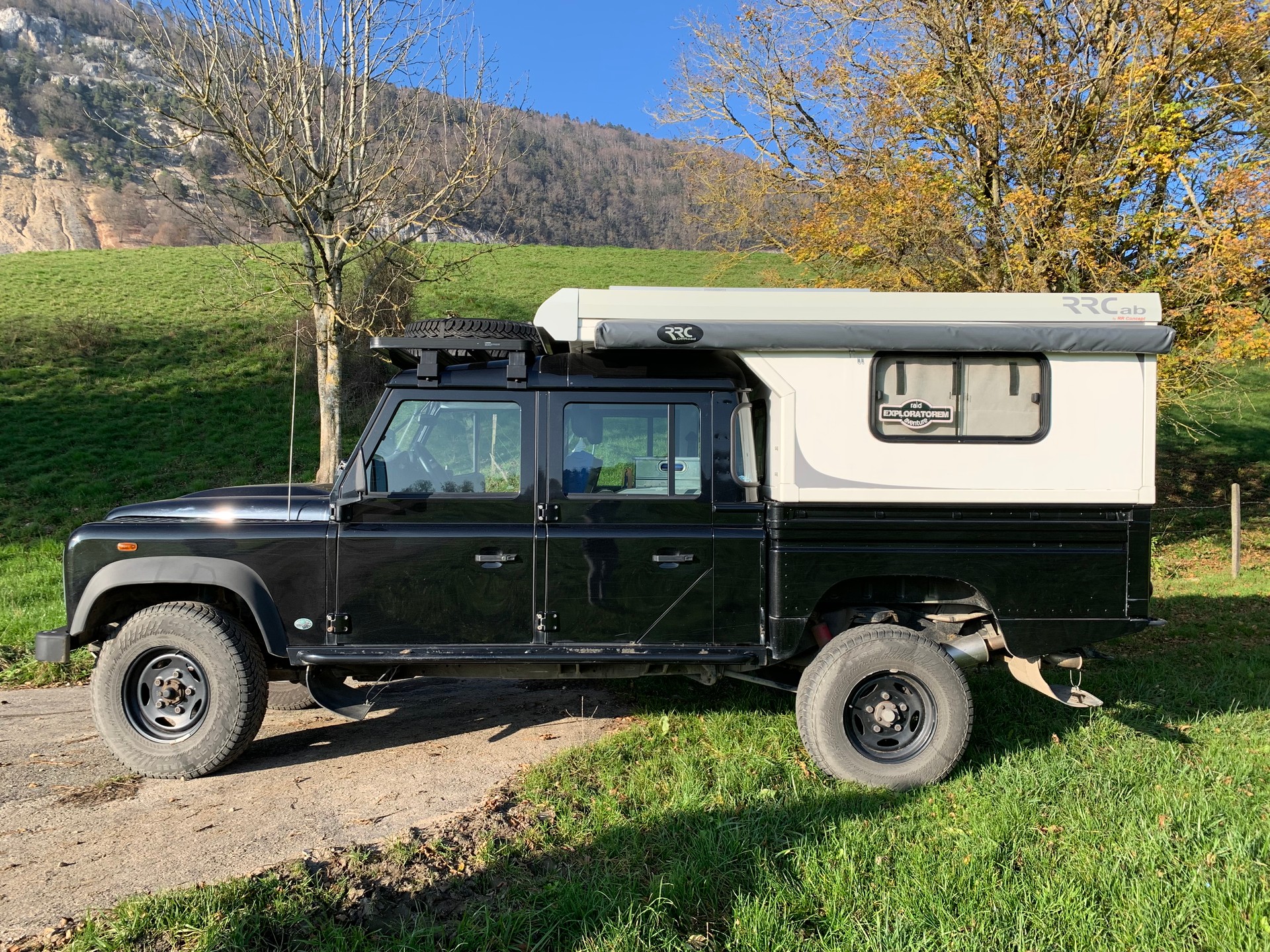 LAND ROVER Defender 130 2.2 TD4 DC High Capacity Pick Up-image-1