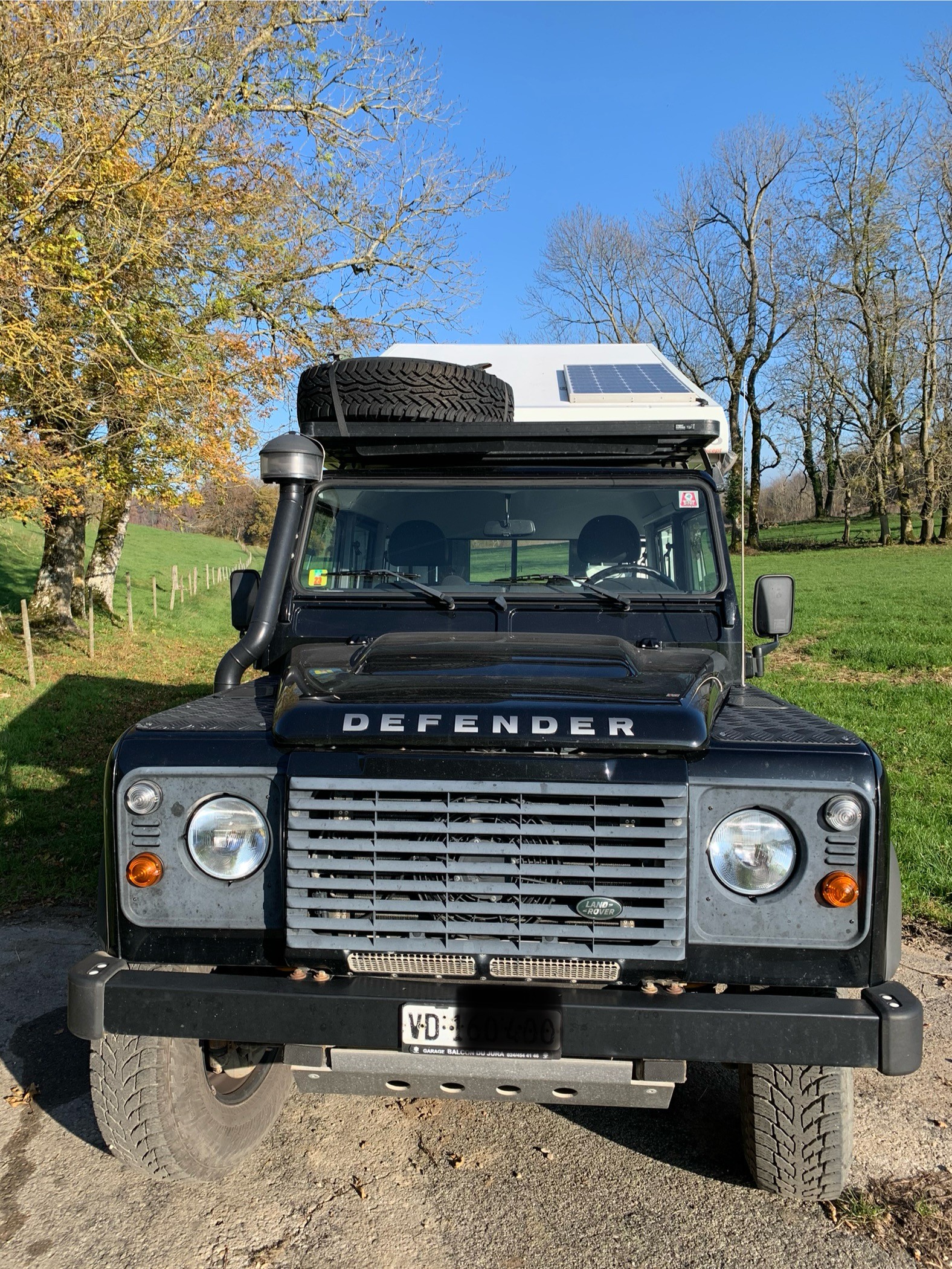 LAND ROVER Defender 130 2.2 TD4 DC High Capacity Pick Up — slika 1