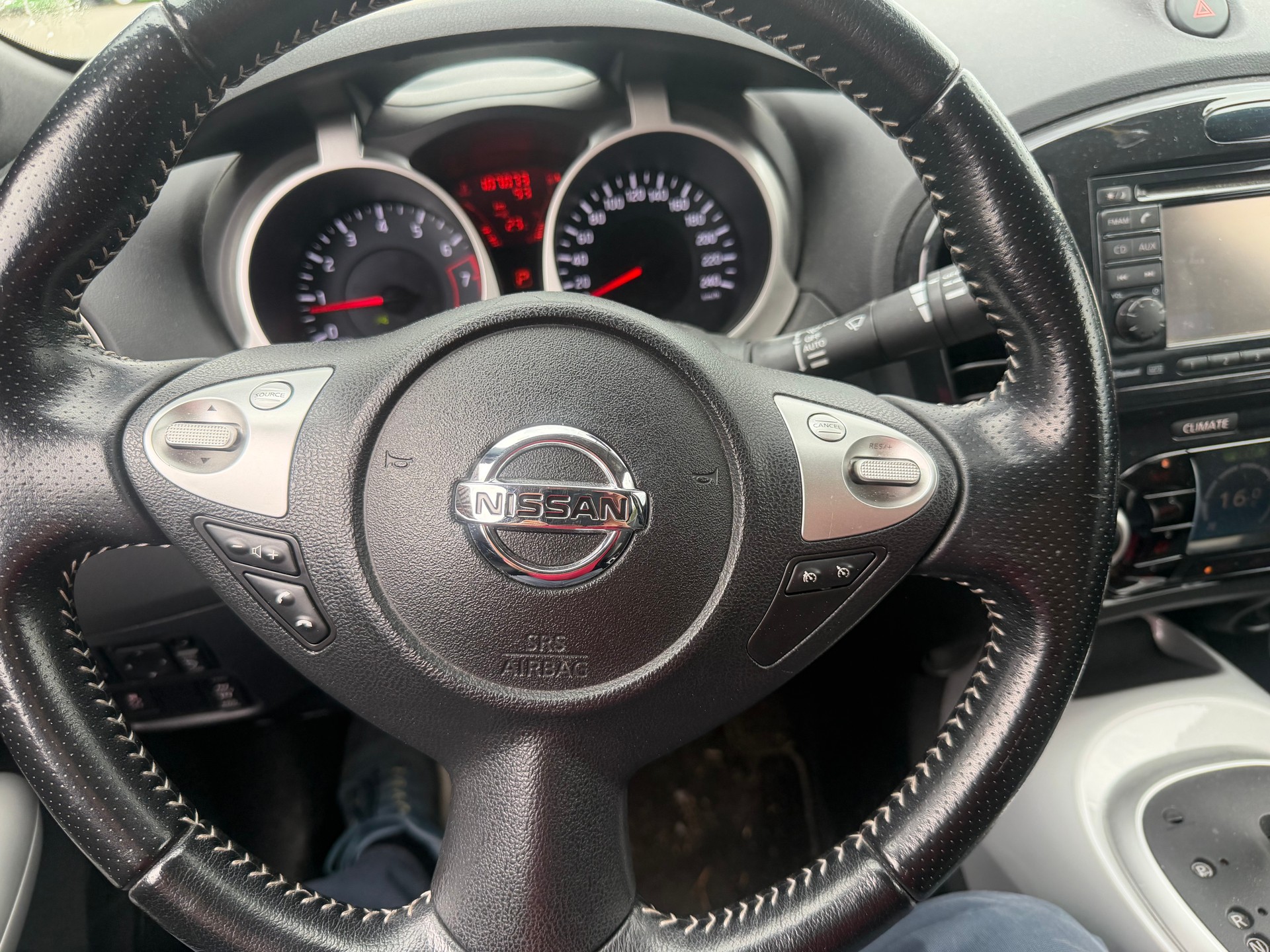 NISSAN Juke 1.6 DIG-T tekna 4x4 Xtronic M-CVT-image-14