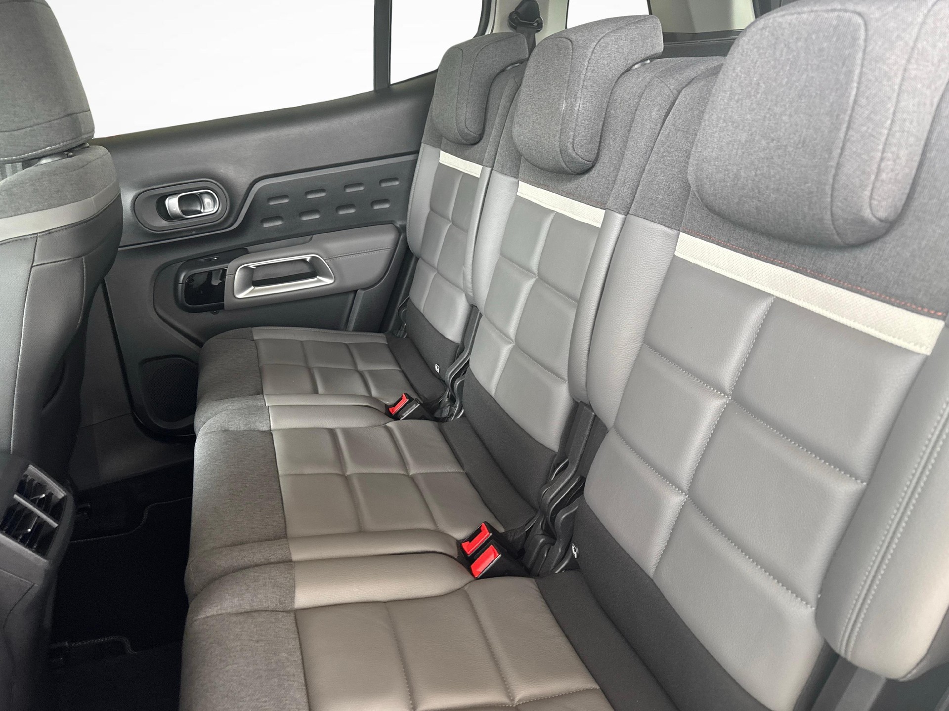 CITROEN C5 Aircross 1.6 Plug-in Hybrid Shine-image-11