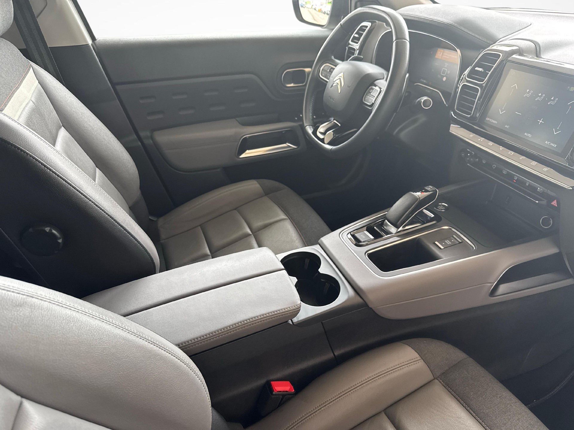 CITROEN C5 Aircross 1.6 Plug-in Hybrid Shine-image-10