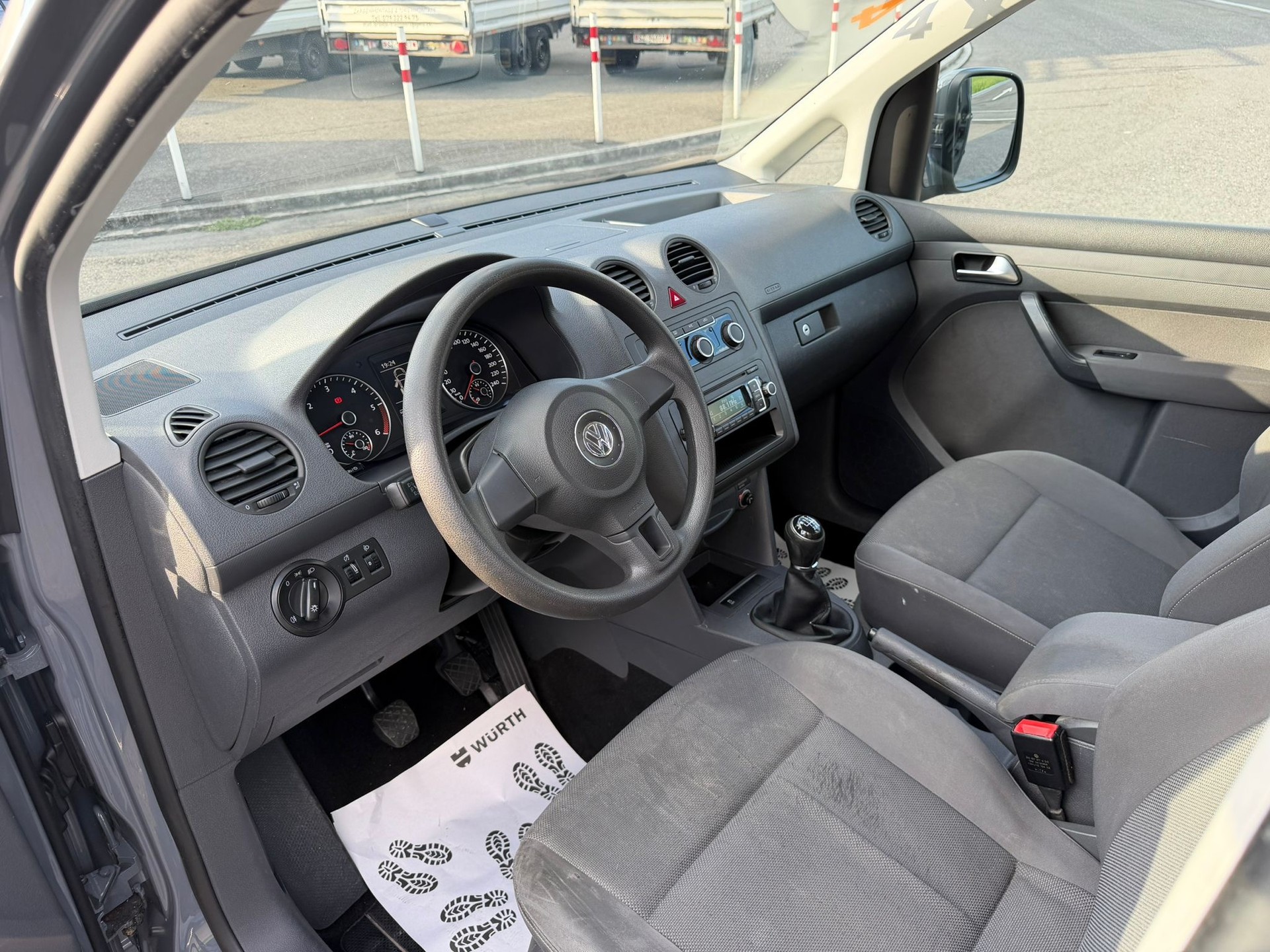 VW Caddy 2.0 TDI 4Motion Trendline-image-8